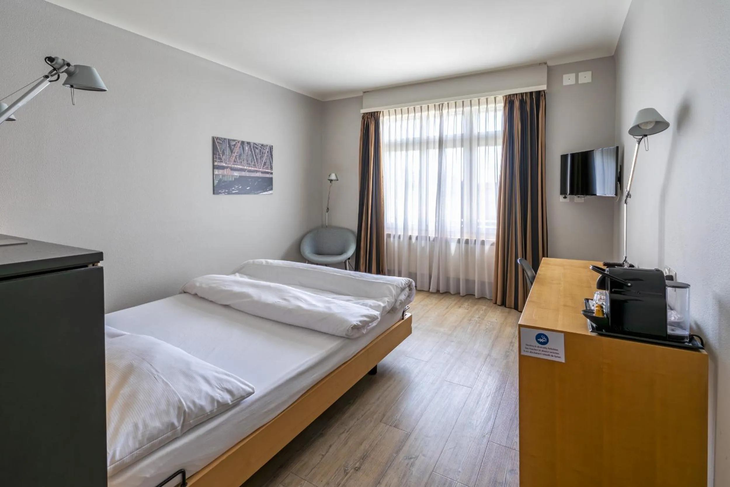 Bedroom, Bed in Royal Hotel - Urban Living