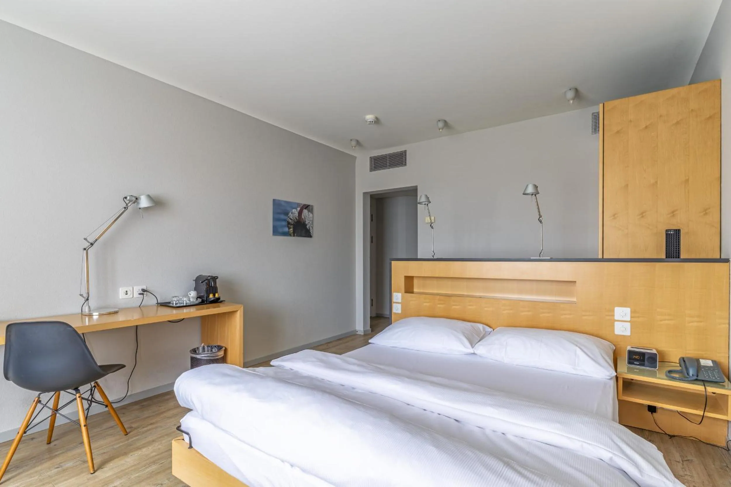 Bedroom, Bed in Royal Hotel - Urban Living