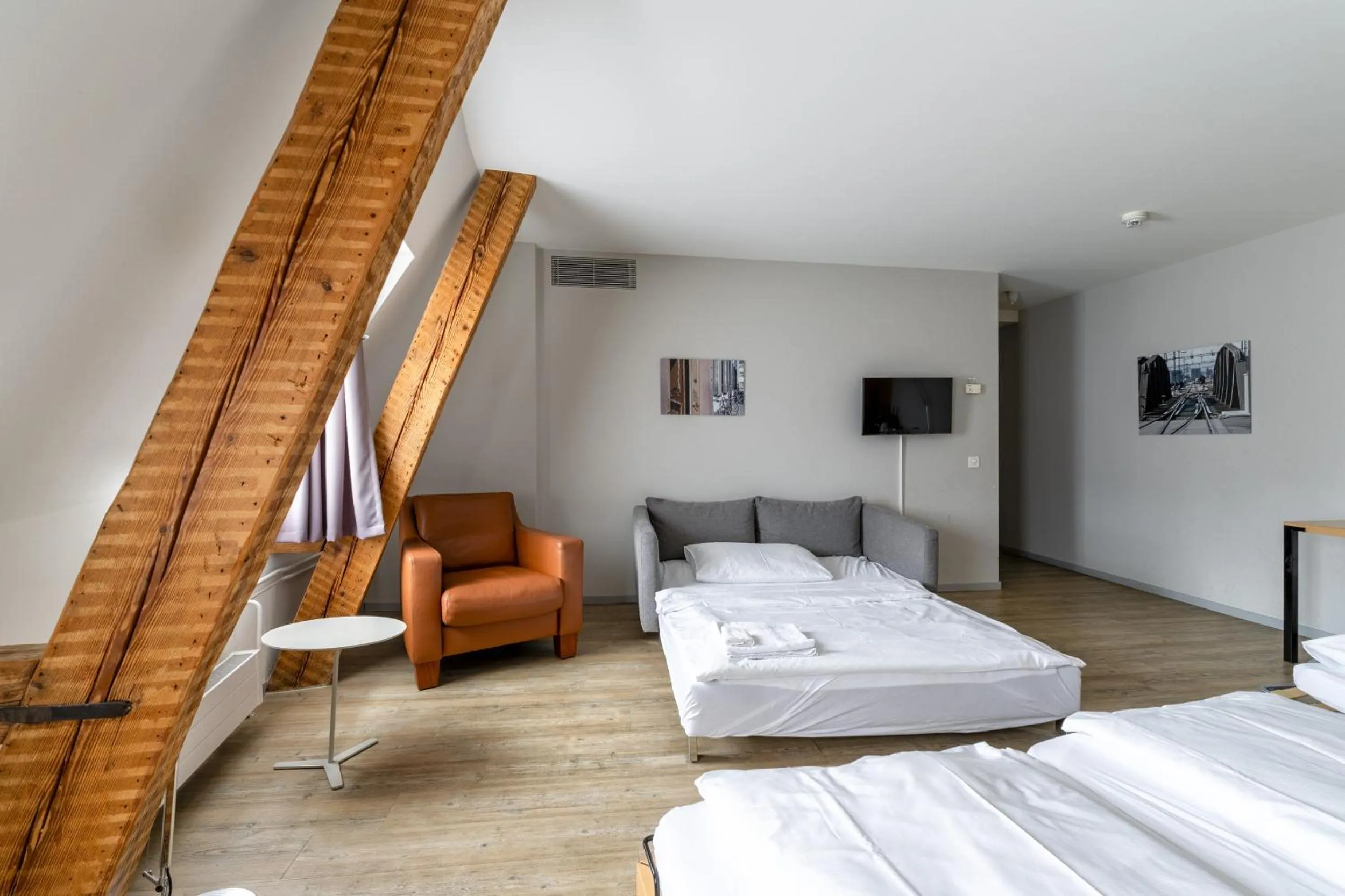 Bedroom, Bed in Royal Hotel - Urban Living