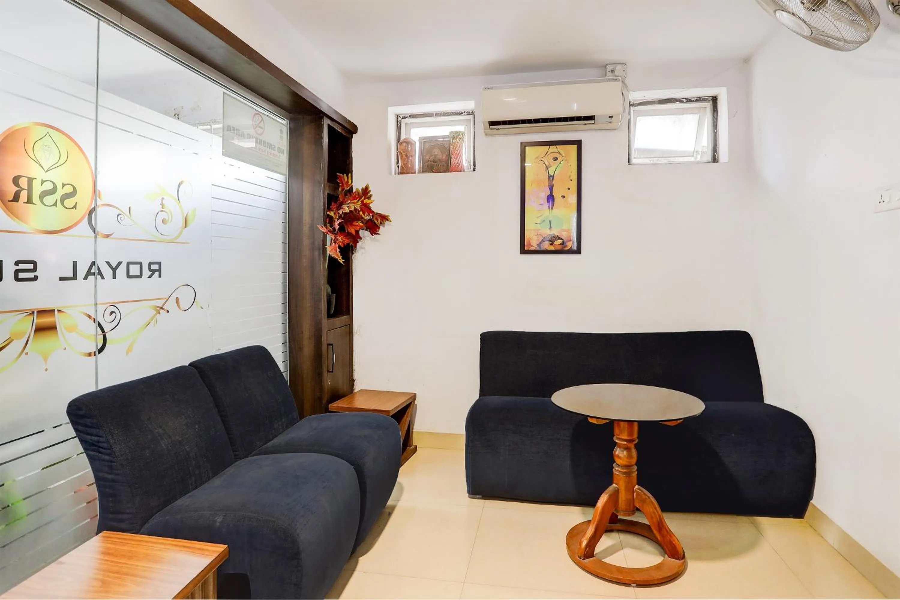 Lobby or reception in Collection O SSR Royal Suites