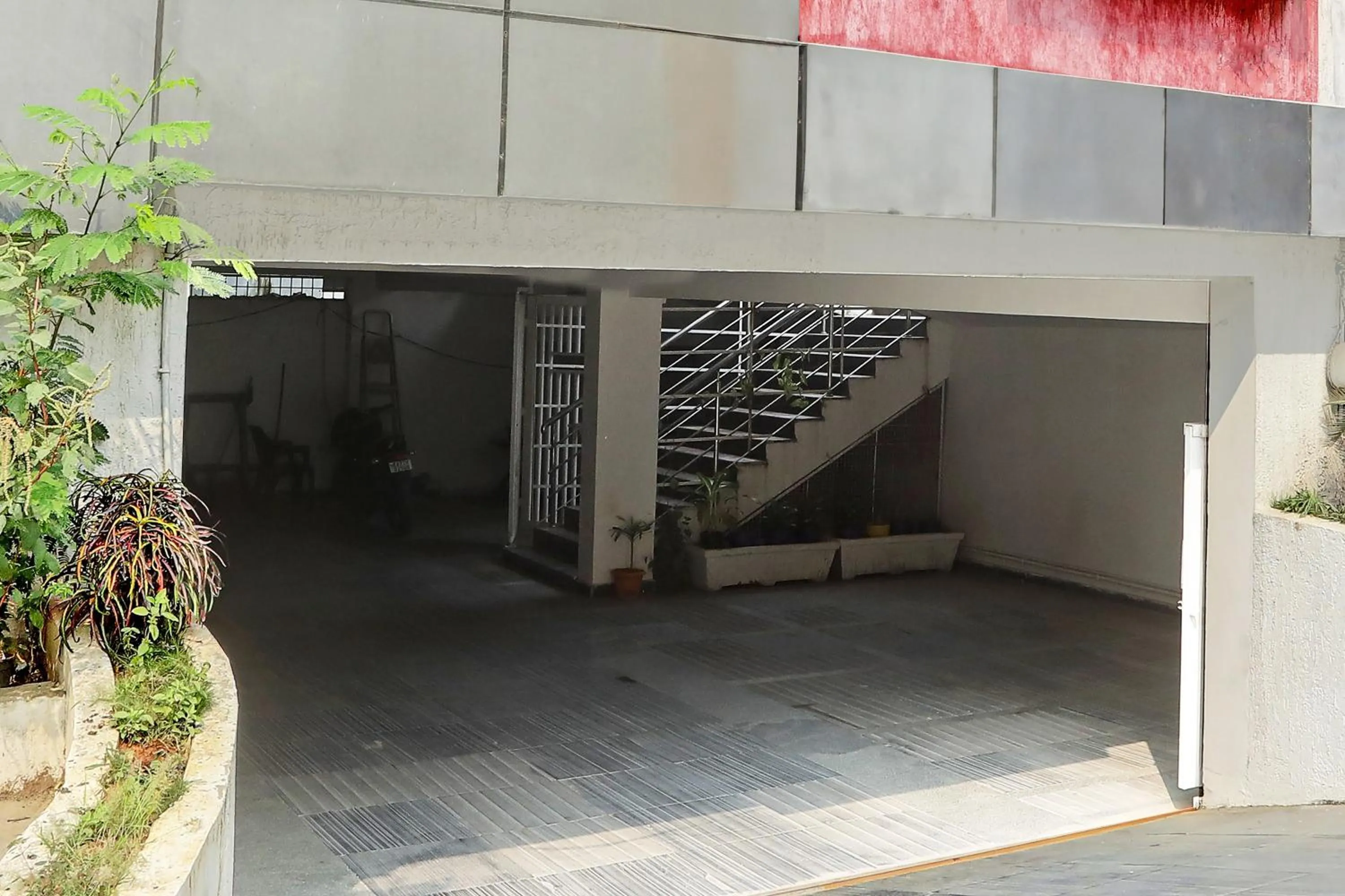 Facade/entrance in Collection O SSR Royal Suites