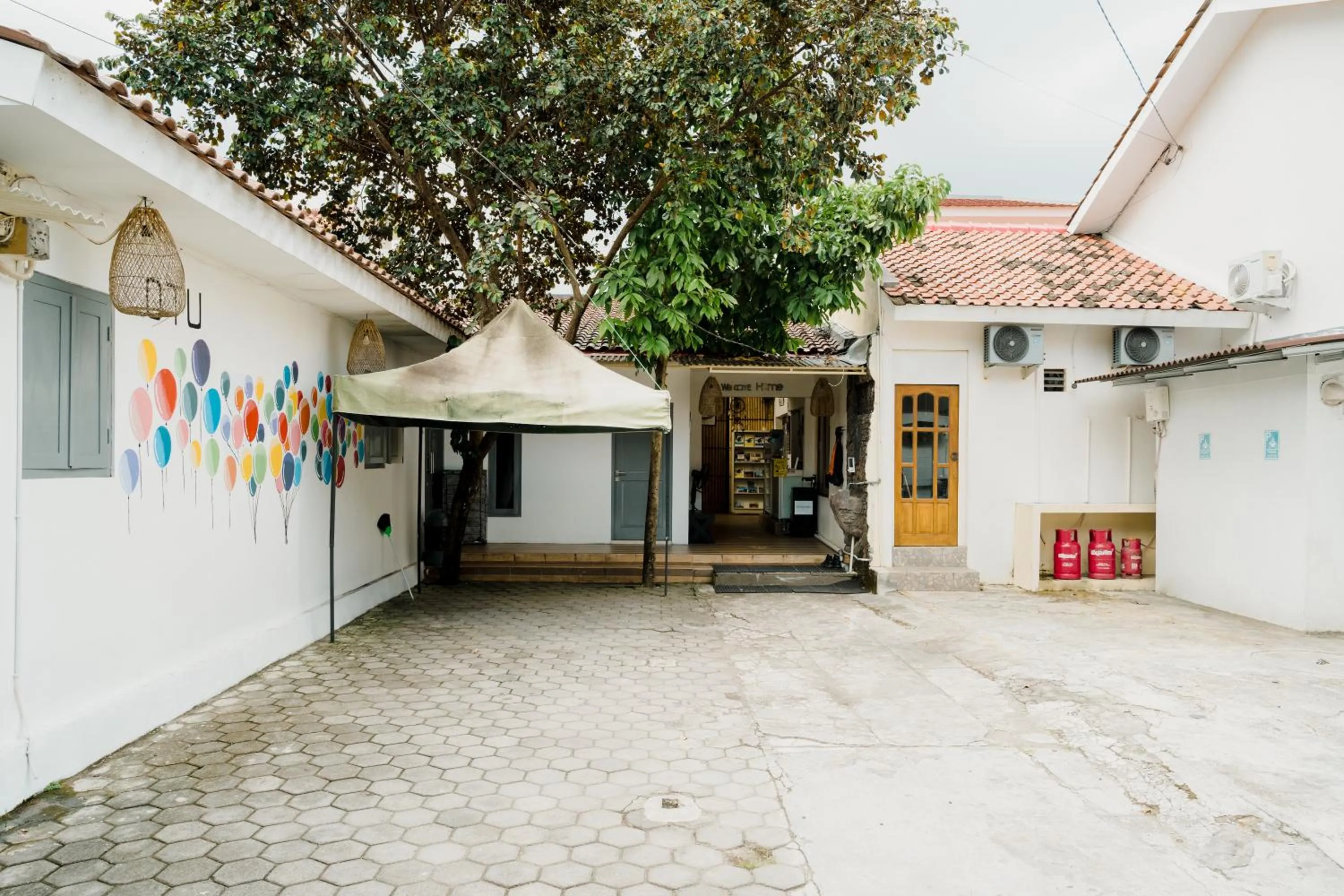 Property building in Otu Hostel By Ostic