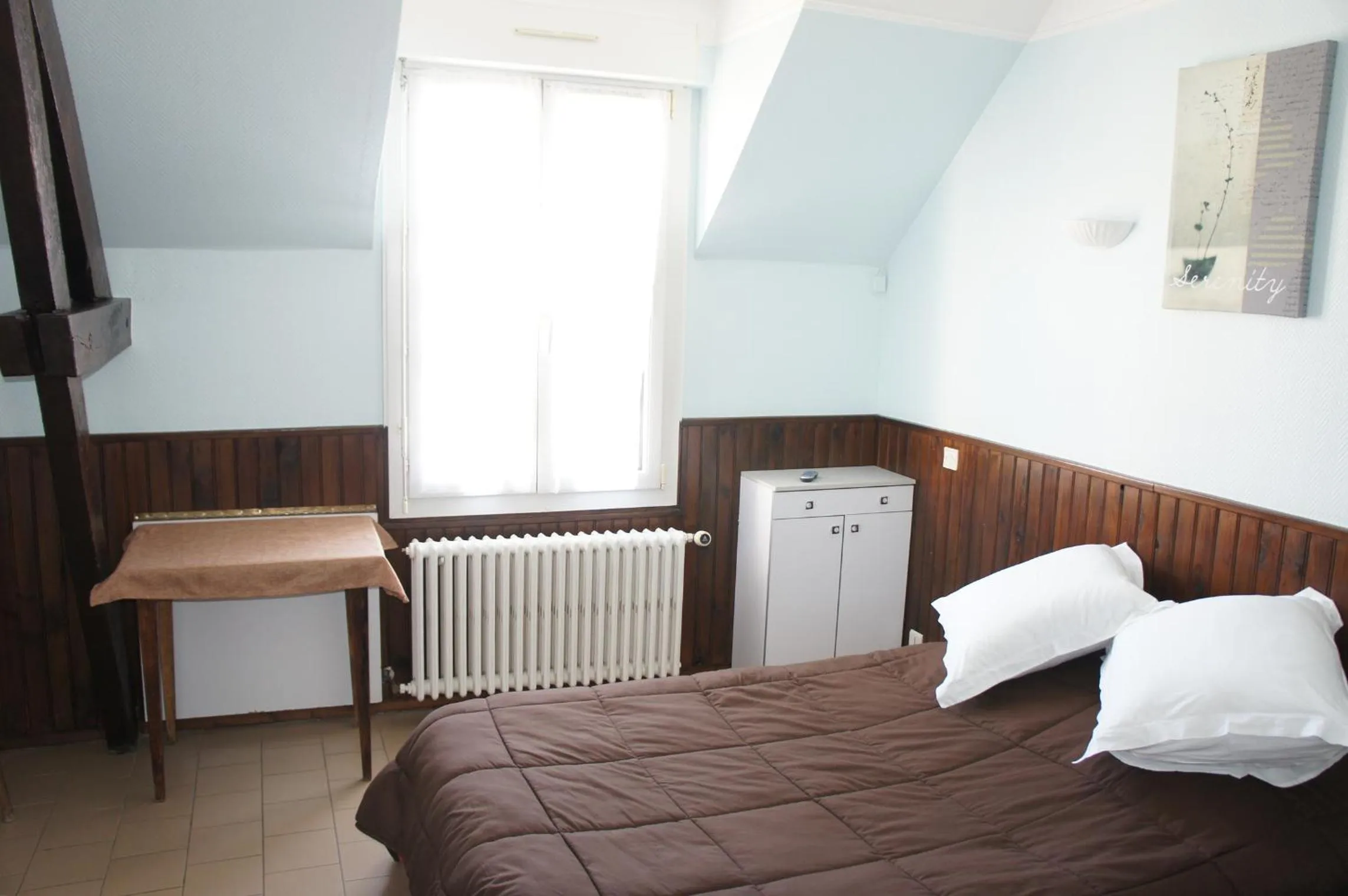 Bed in Hôtel de la Place