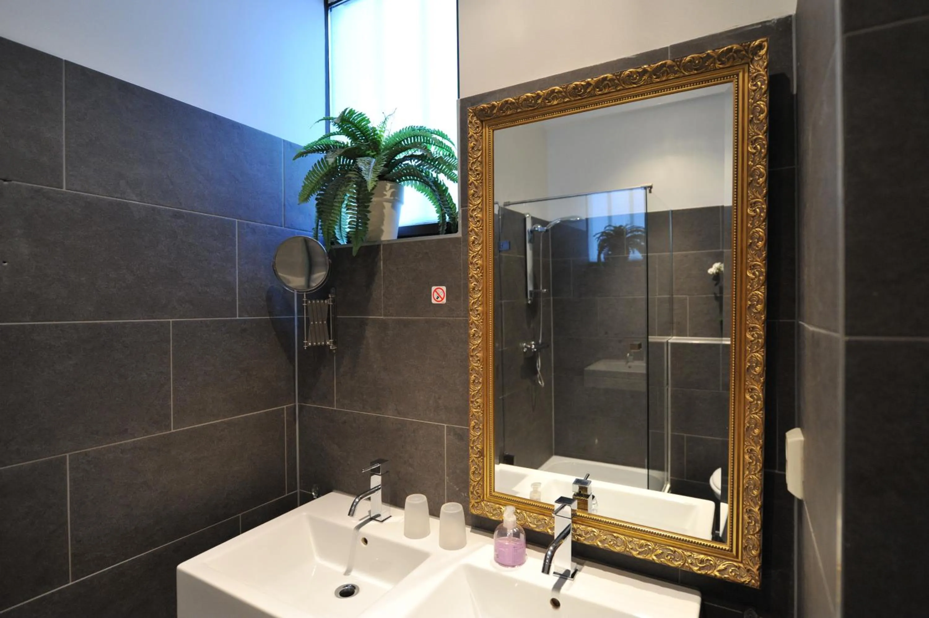 Bathroom in The Posthoorn Amsterdam