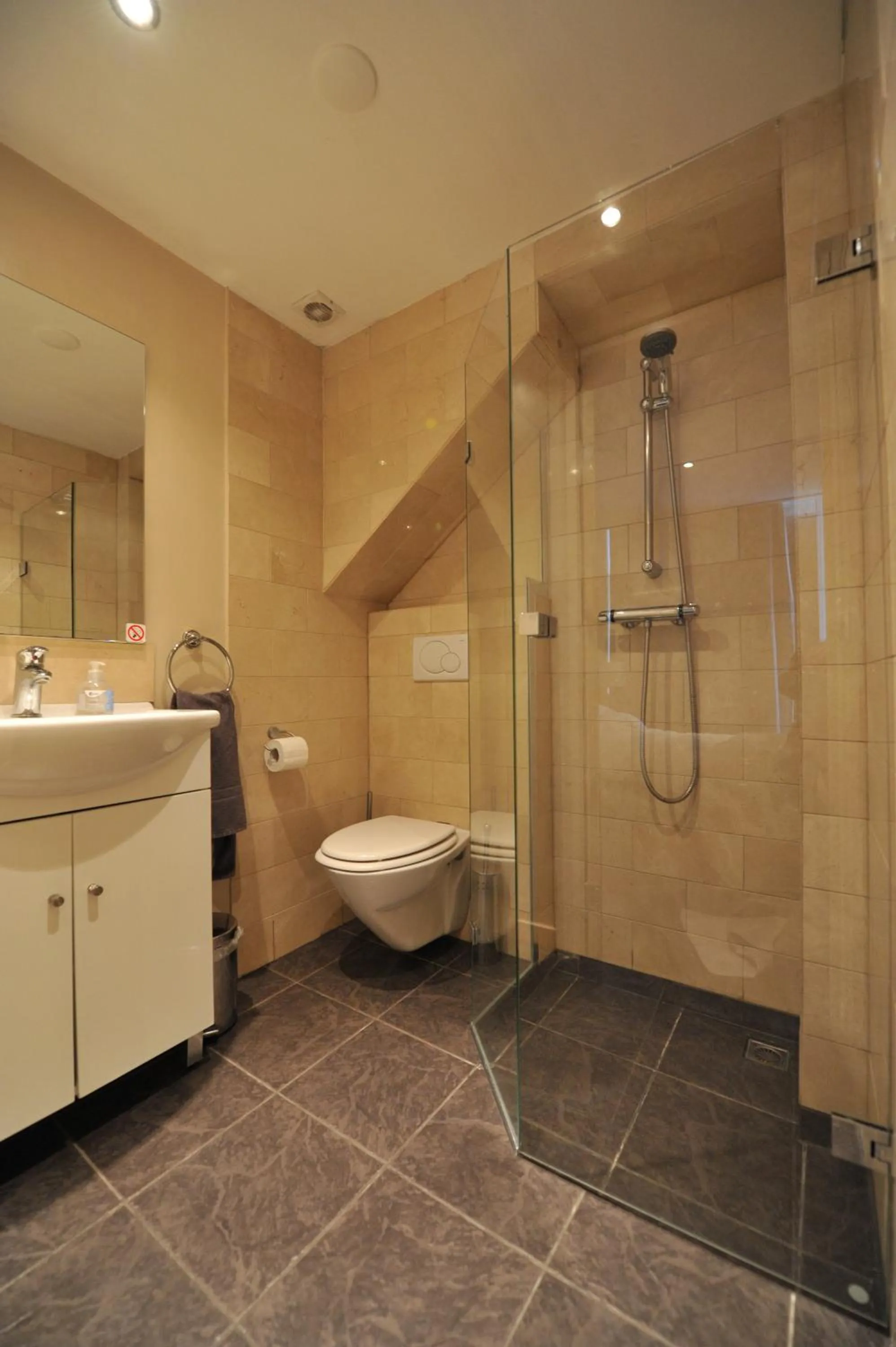 Bathroom in The Posthoorn Amsterdam