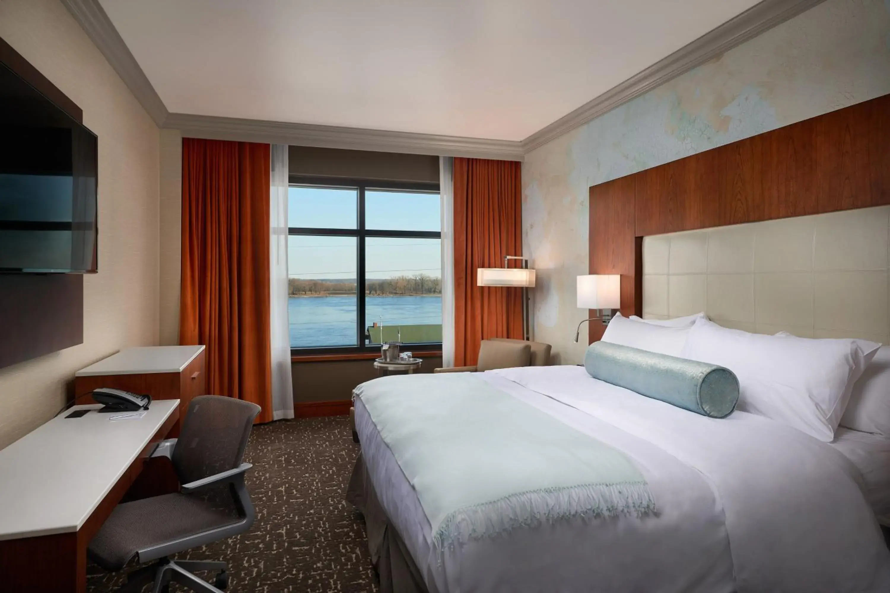 Guest room, 1 King, River view in The Merrill Hotel & Conference Center, Muscatine, a Tribute Portfolio Hotel Guest room, 1 King, River view in The Merrill Hotel & Conference Center, Muscatine, a Tribute Portfolio Hotel