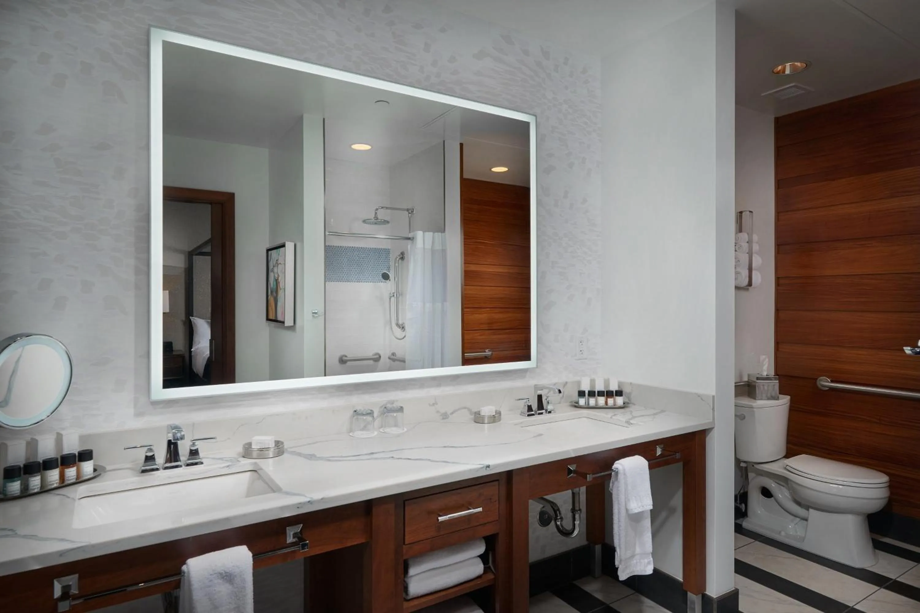 Bathroom in The Merrill Hotel & Conference Center, Muscatine, a Tribute Portfolio Hotel
