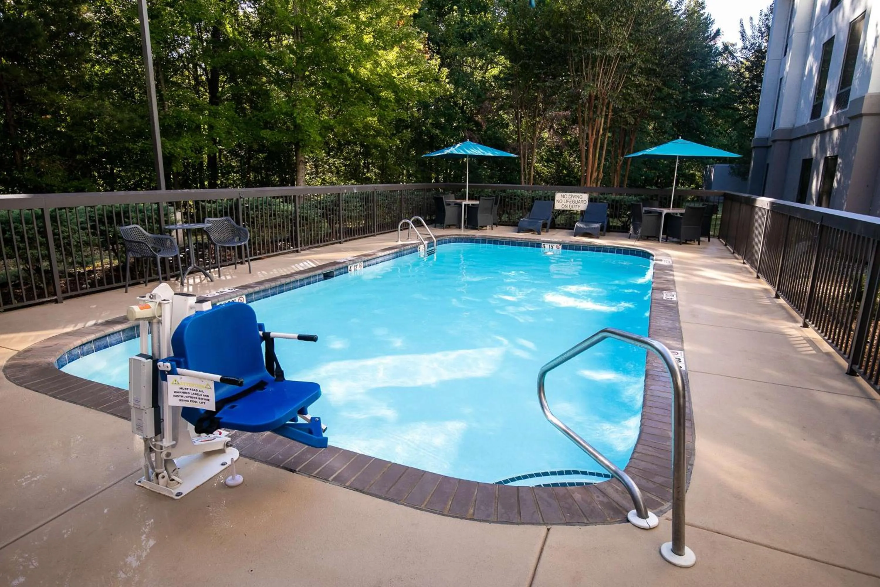Pool view in Hampton Inn Pickwick Dam-At Shiloh Falls