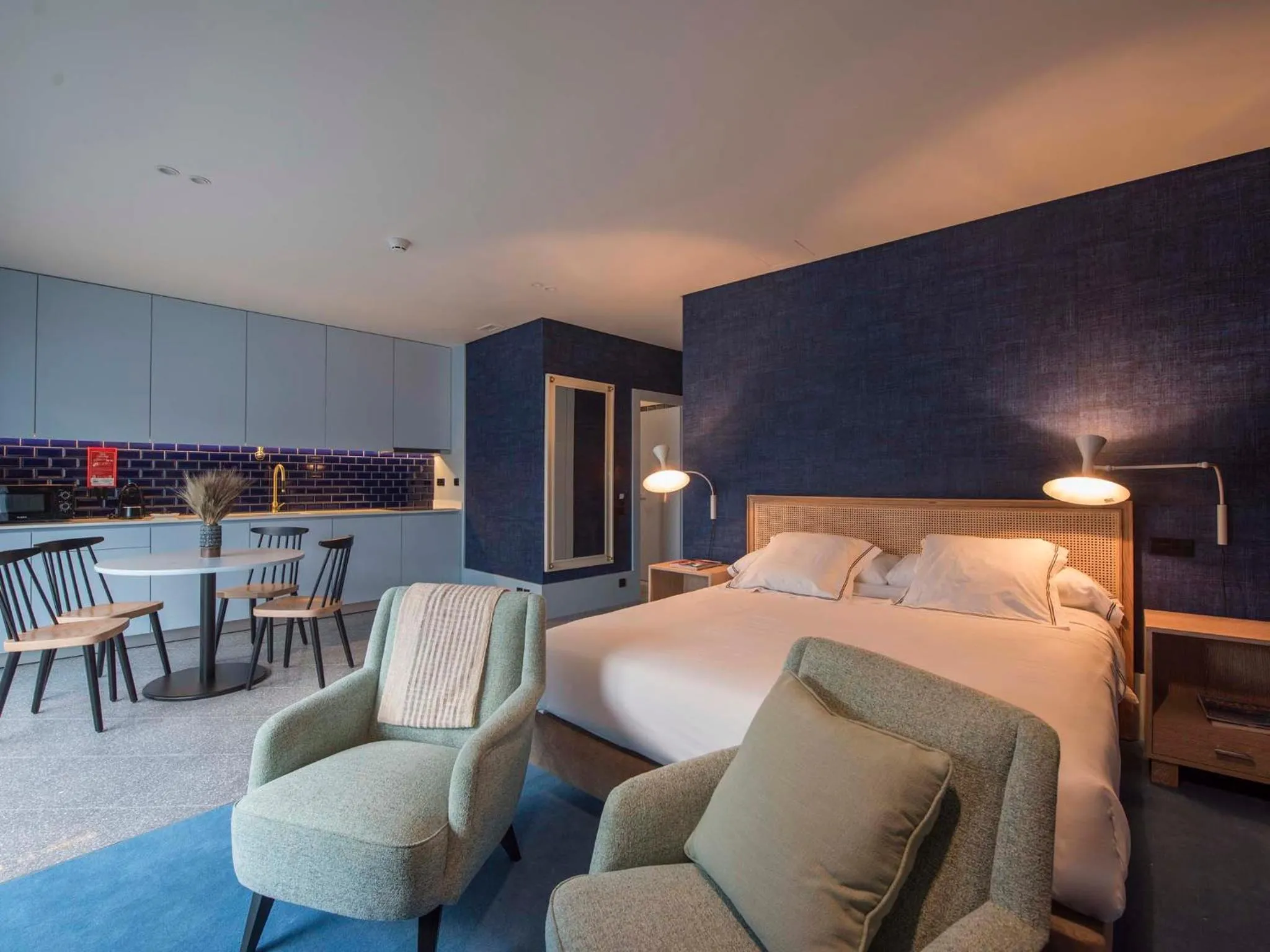 Kitchen or kitchenette, Bed in Apartamentos The Arc Carrís