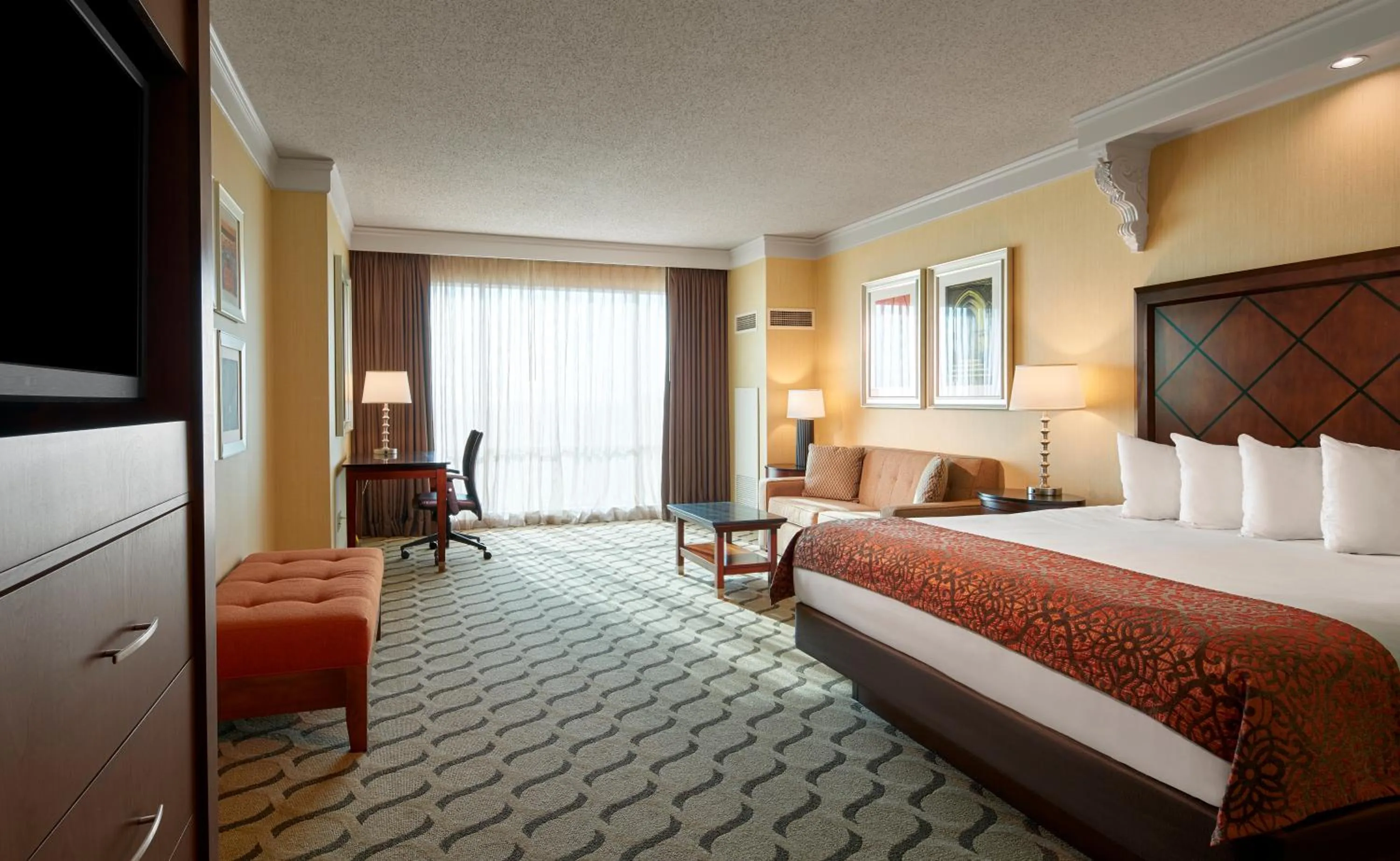 Luxury King Smoking in Horseshoe Bossier City, A Caesars Destination