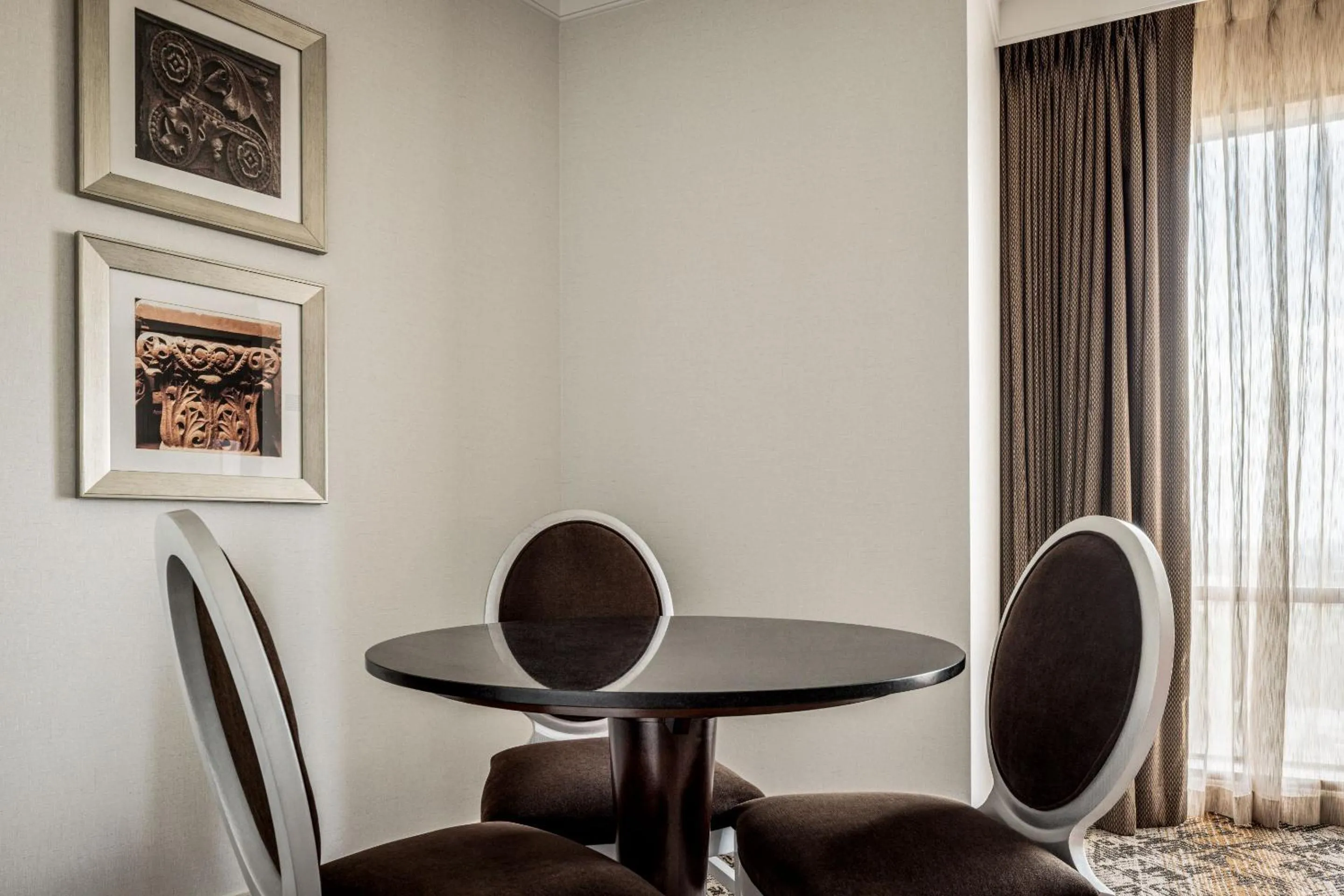 Seating area in Horseshoe Bossier City, A Caesars Destination