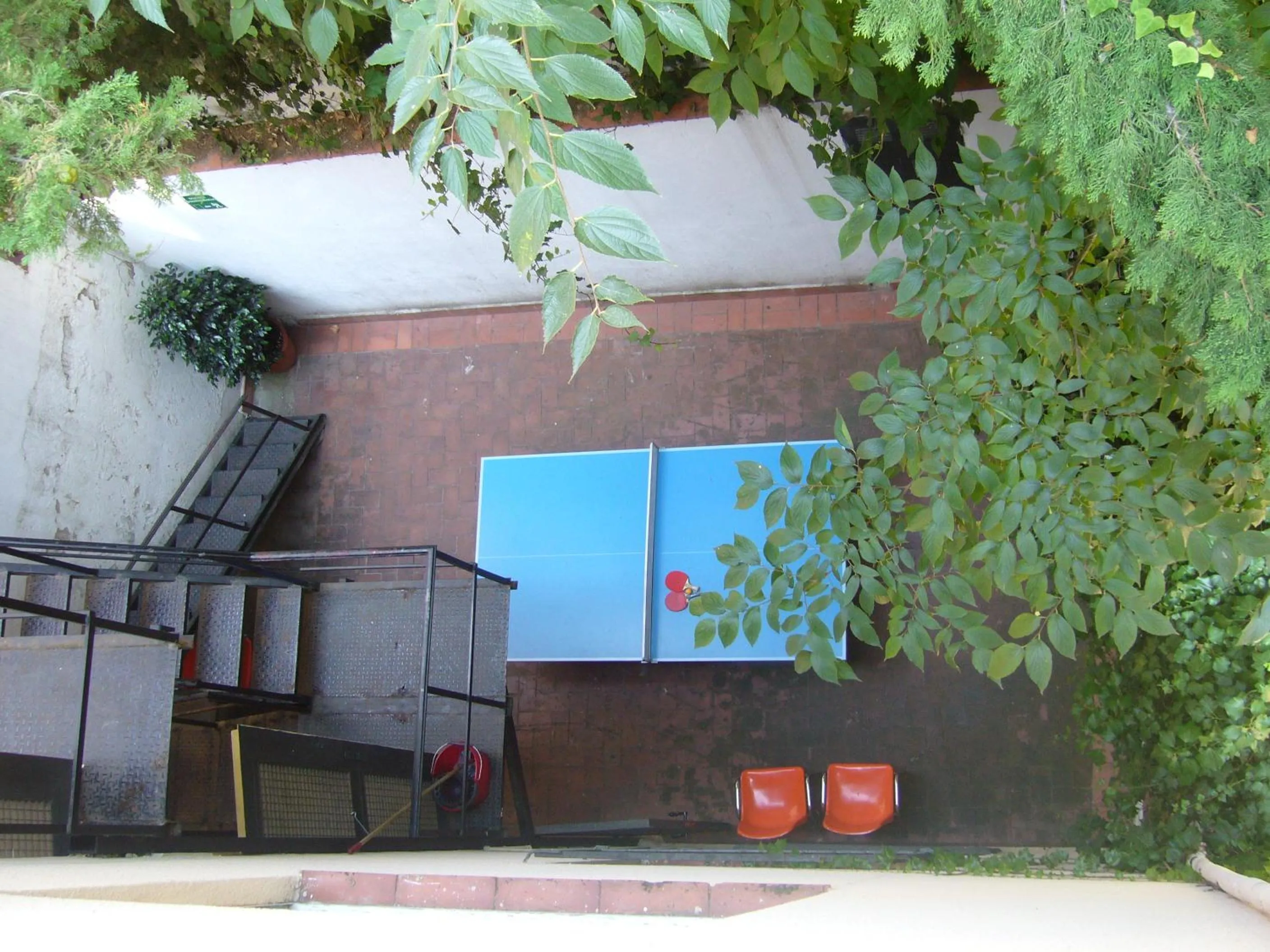 Table tennis in Residencia Albergue Studio