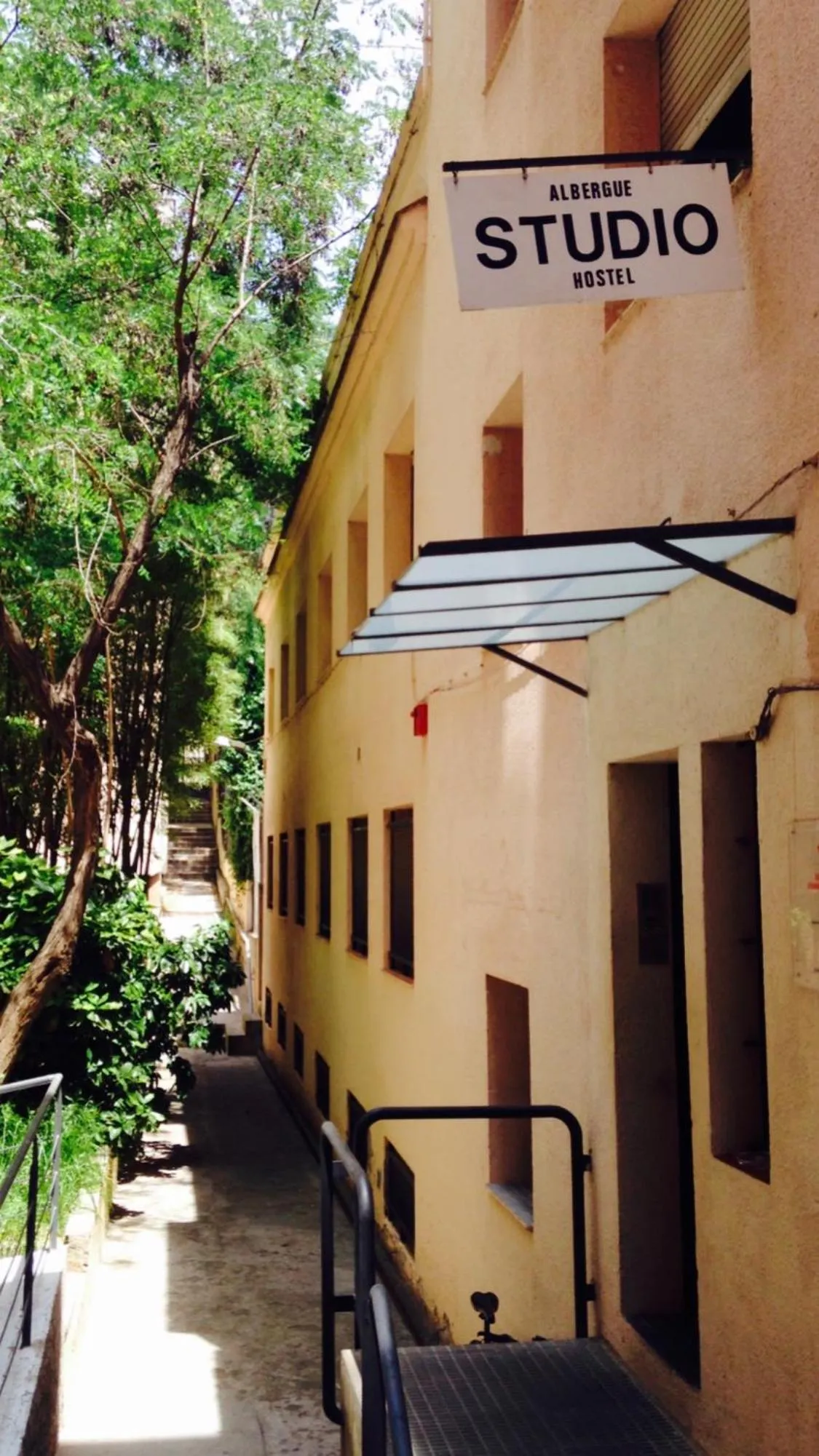 Facade/entrance, Property Building in Residencia Albergue Studio