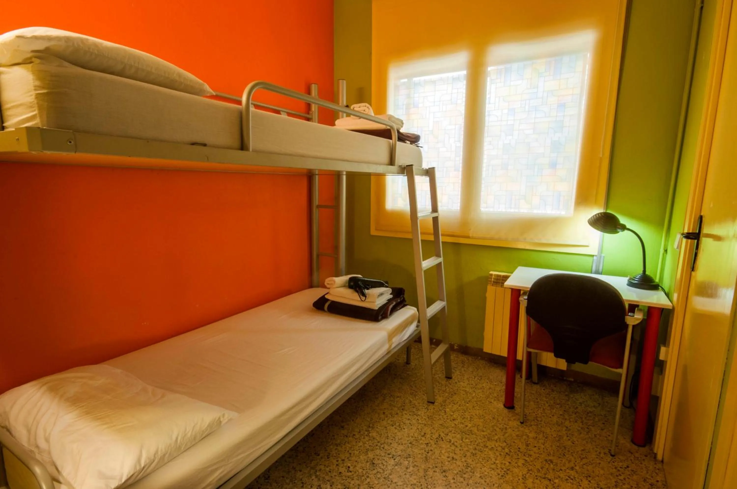 Photo of the whole room, Bed in Residencia Albergue Studio