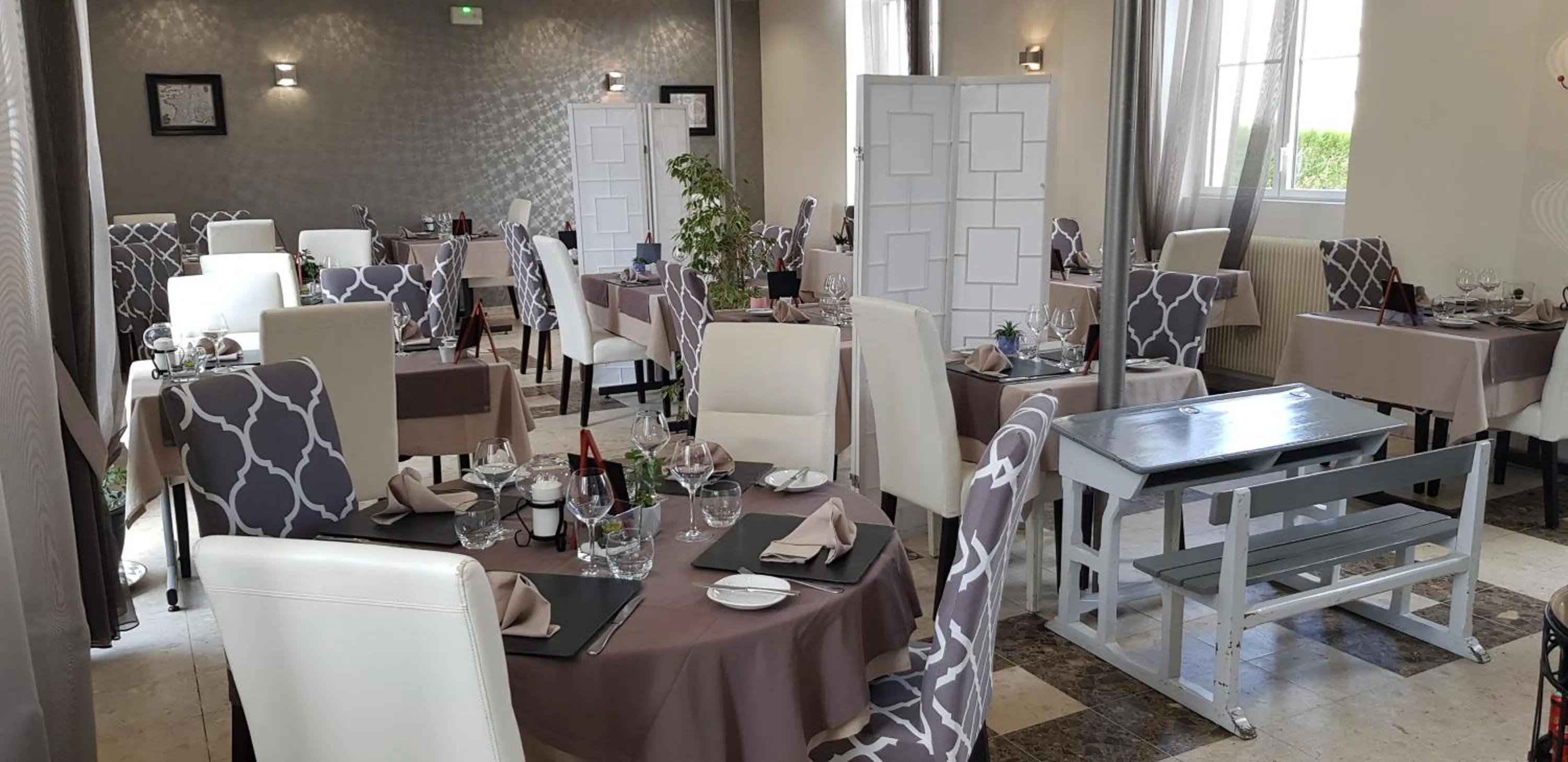 Restaurant/places to eat in Logis Hotel Restaurant Le Vedaquais