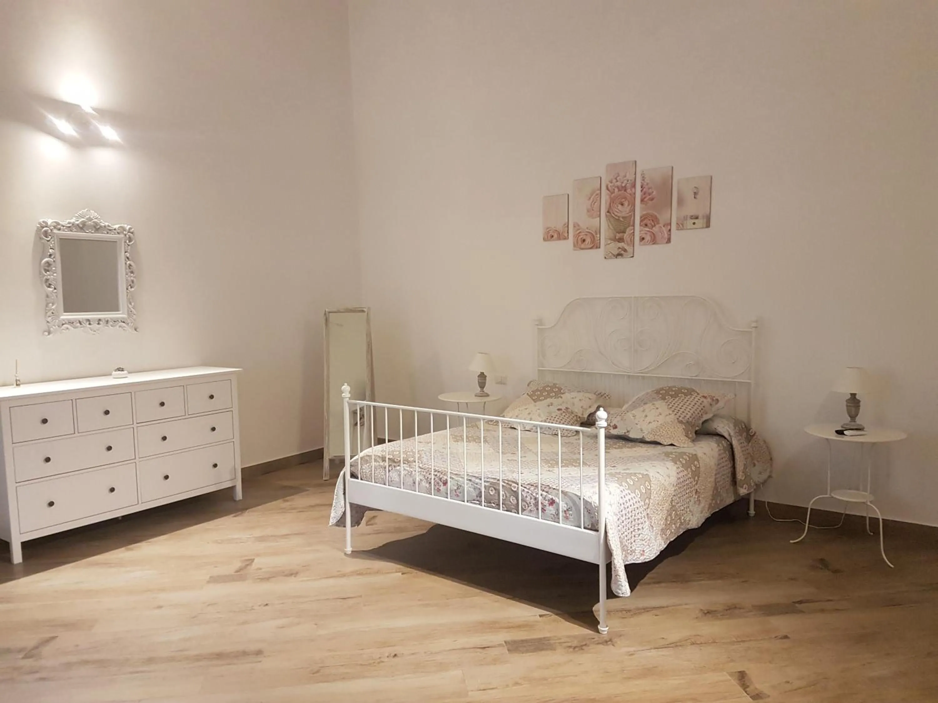 Bedroom, Bed in Maison la Mitra - Dimore Partenopee