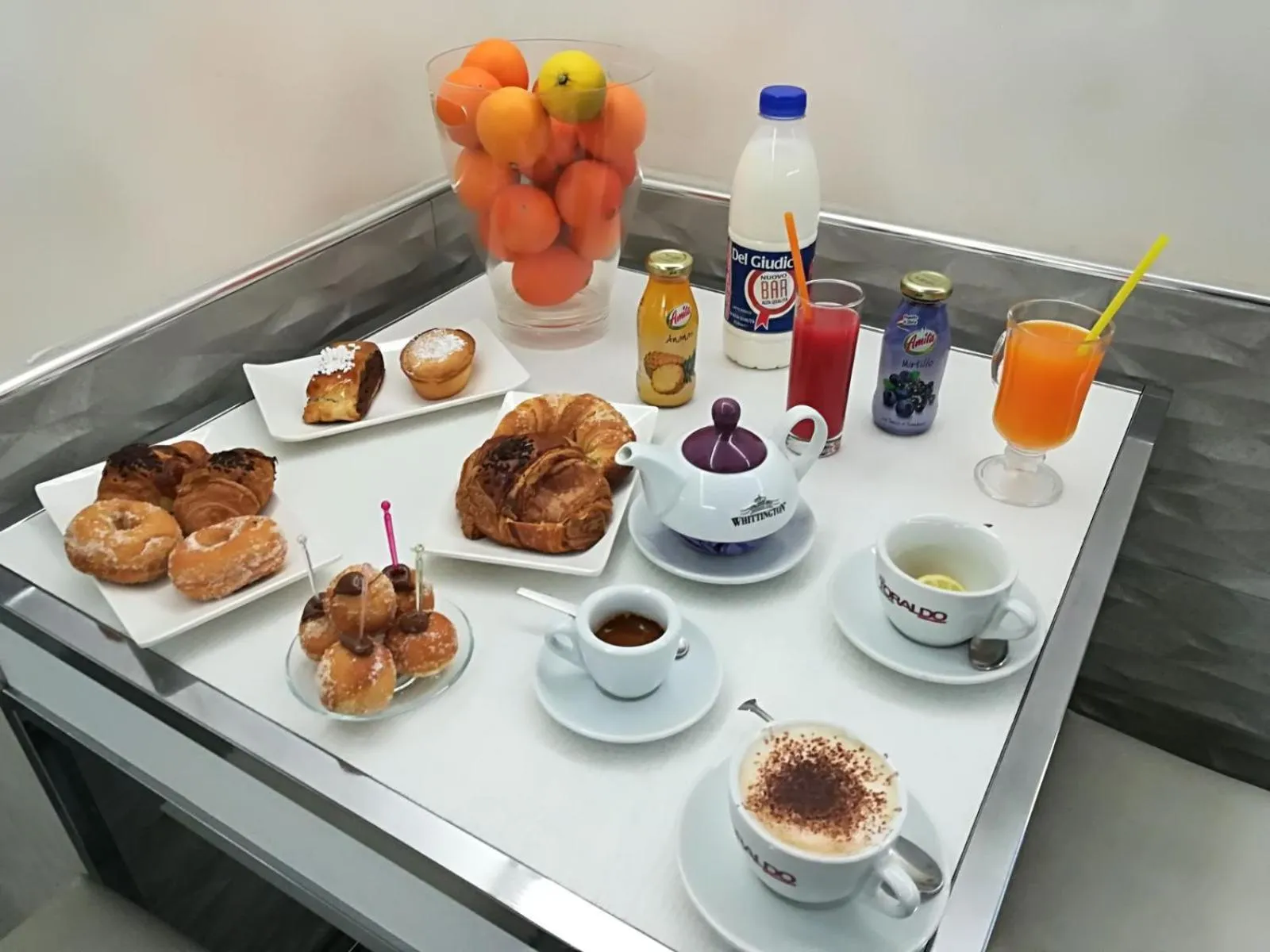 Breakfast in Maison la Mitra - Dimore Partenopee