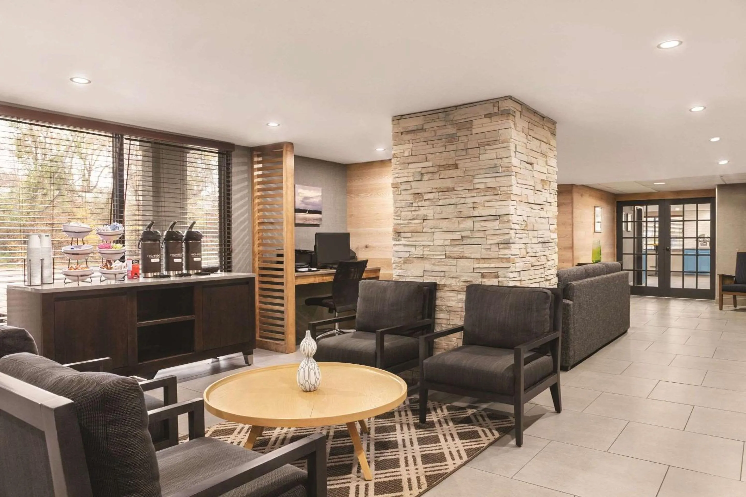 Lobby or reception in Country Inn & Suites by Radisson, Williamsburg East Busch Gardens , VA