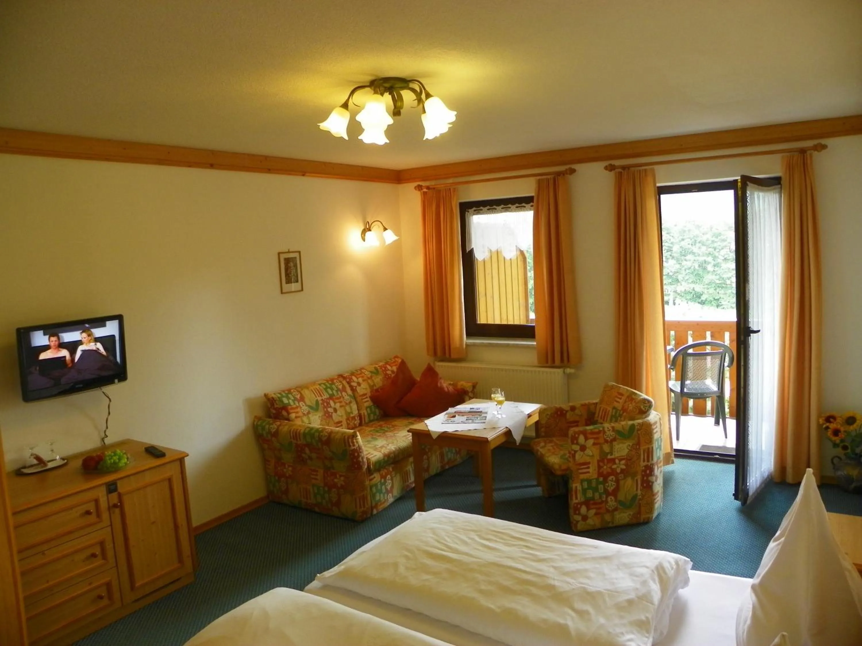 Photo of the whole room, Bed in Landhotel Steigerwaldhaus