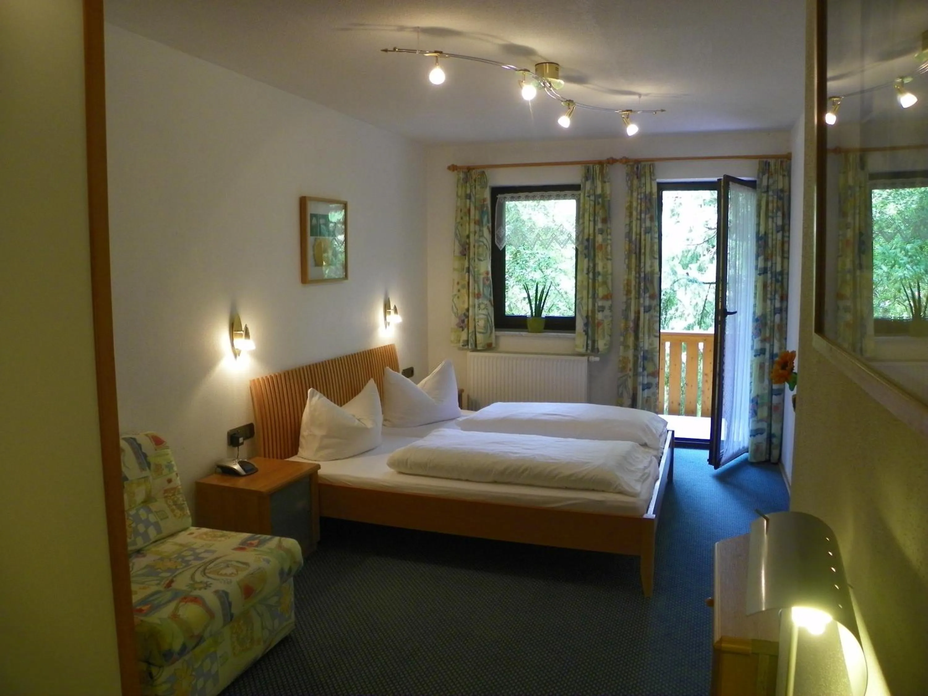 Photo of the whole room, Bed in Landhotel Steigerwaldhaus