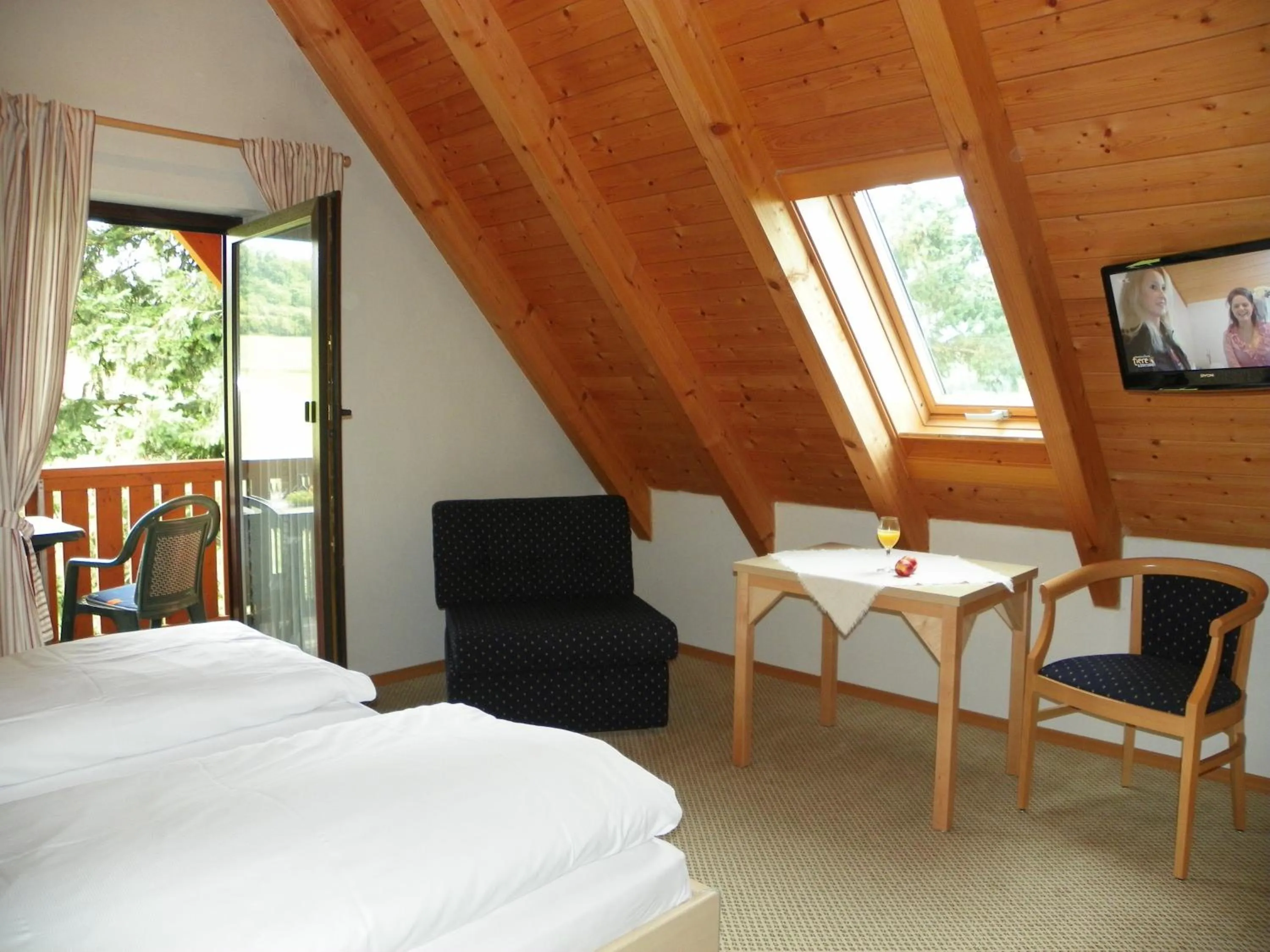 Photo of the whole room, Bed in Landhotel Steigerwaldhaus