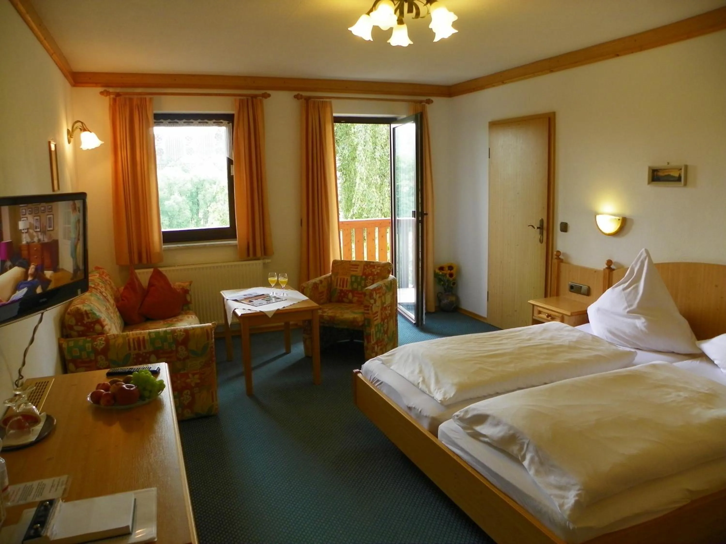 Photo of the whole room, Bed in Landhotel Steigerwaldhaus