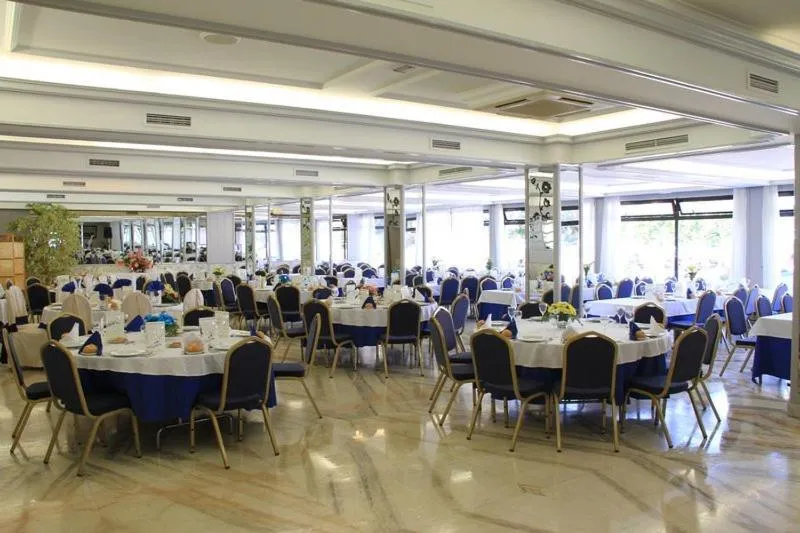 Restaurant/places to eat in Hotel Alfar