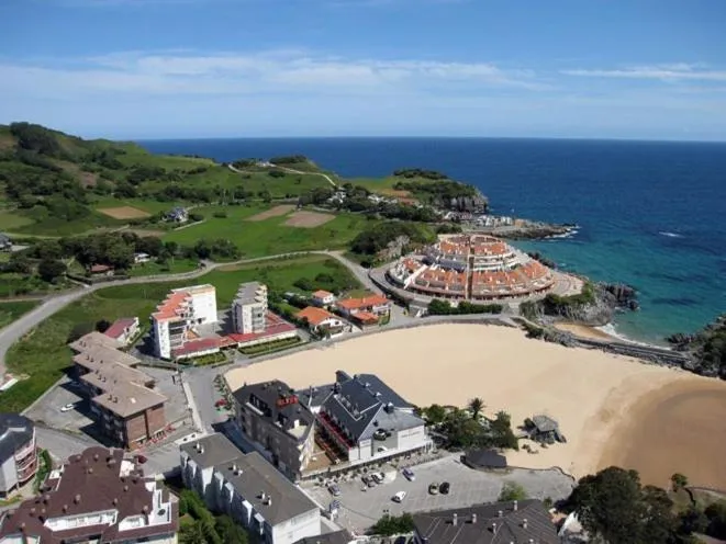 Facade/entrance in Hotel Alfar