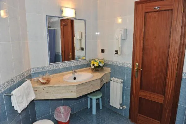 Bathroom in Hotel Alfar