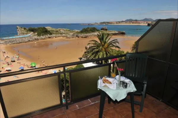 Restaurant/places to eat in Hotel Alfar