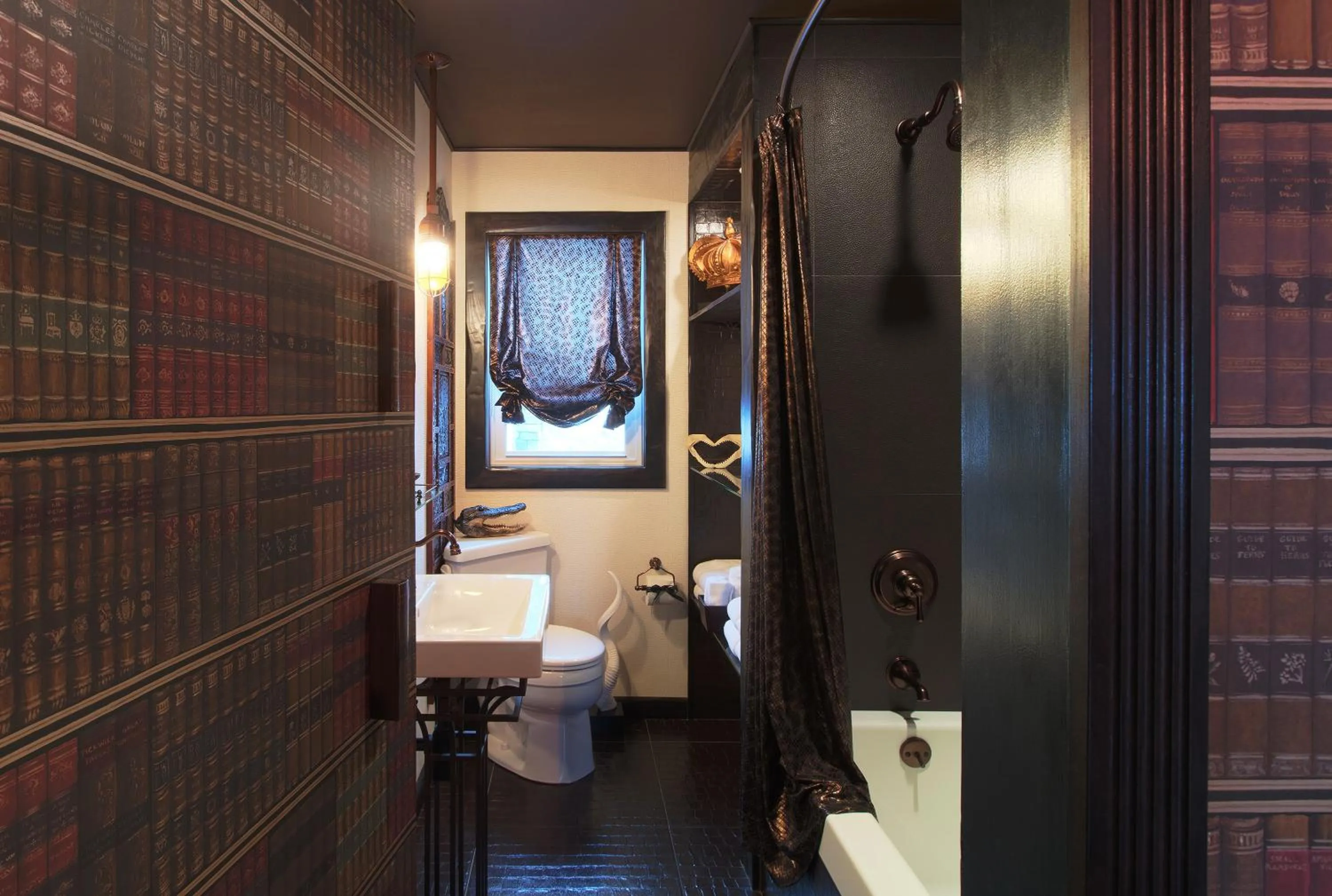 Toilet in The Roxbury