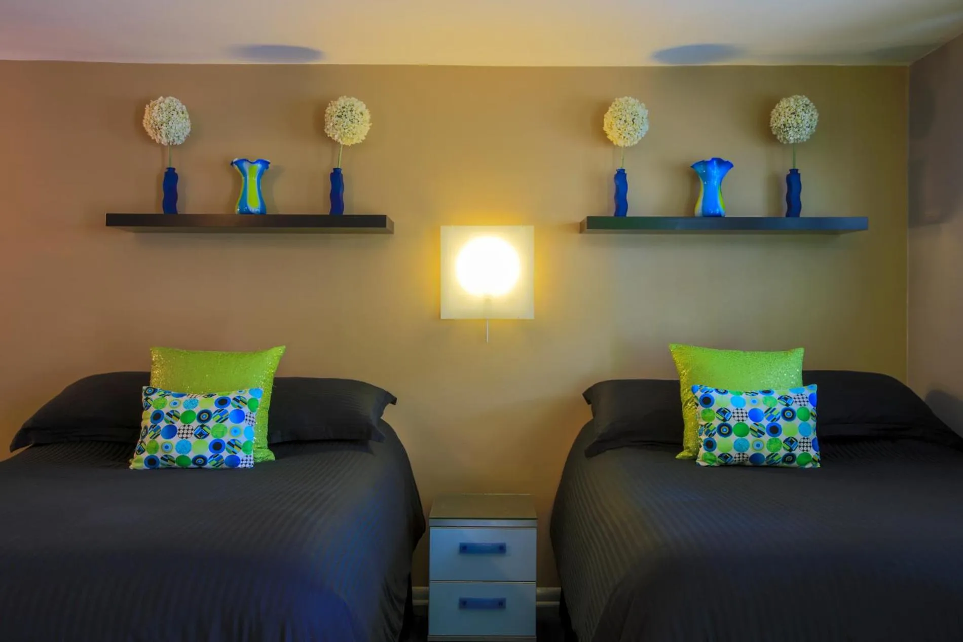 Bedroom, Bed in The Roxbury