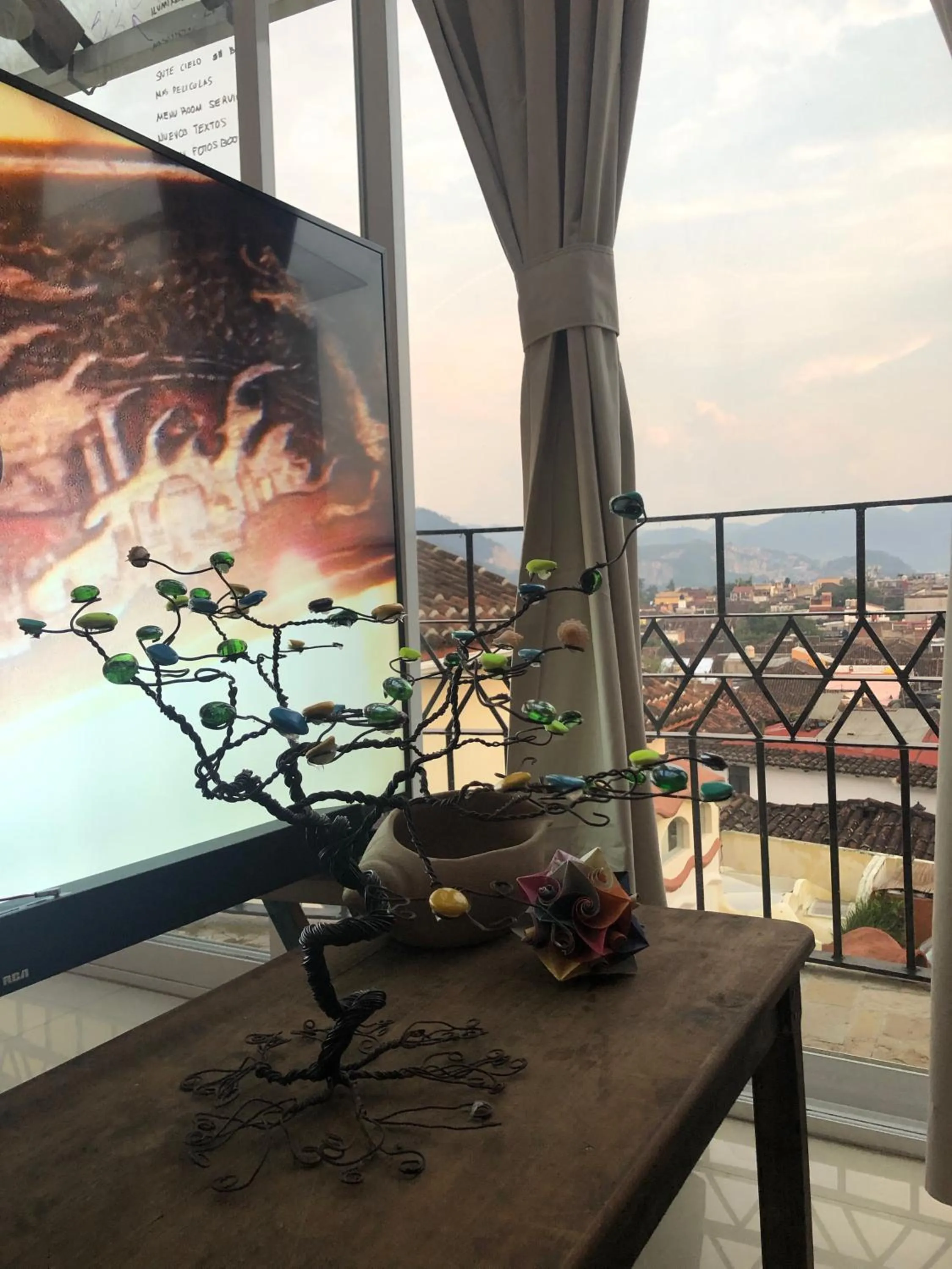 TV and multimedia in Magnolias Boutique Suites & SPA