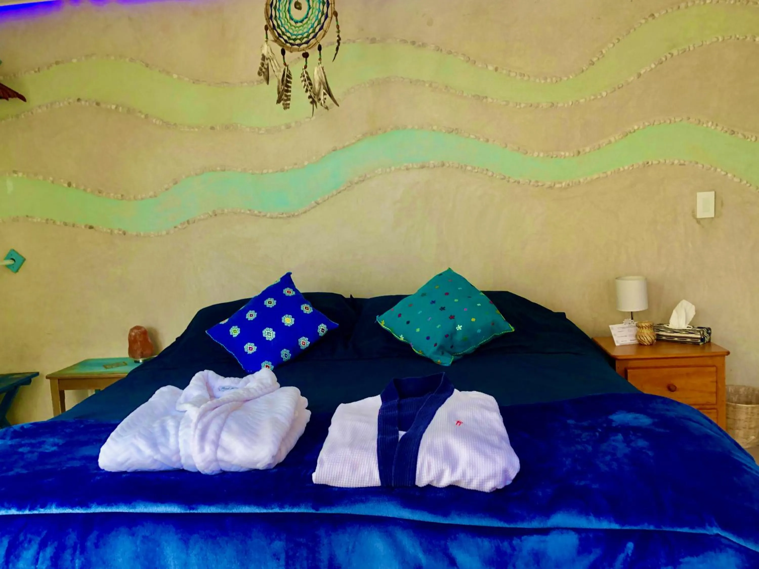 Bed in Magnolias Boutique Suites & SPA