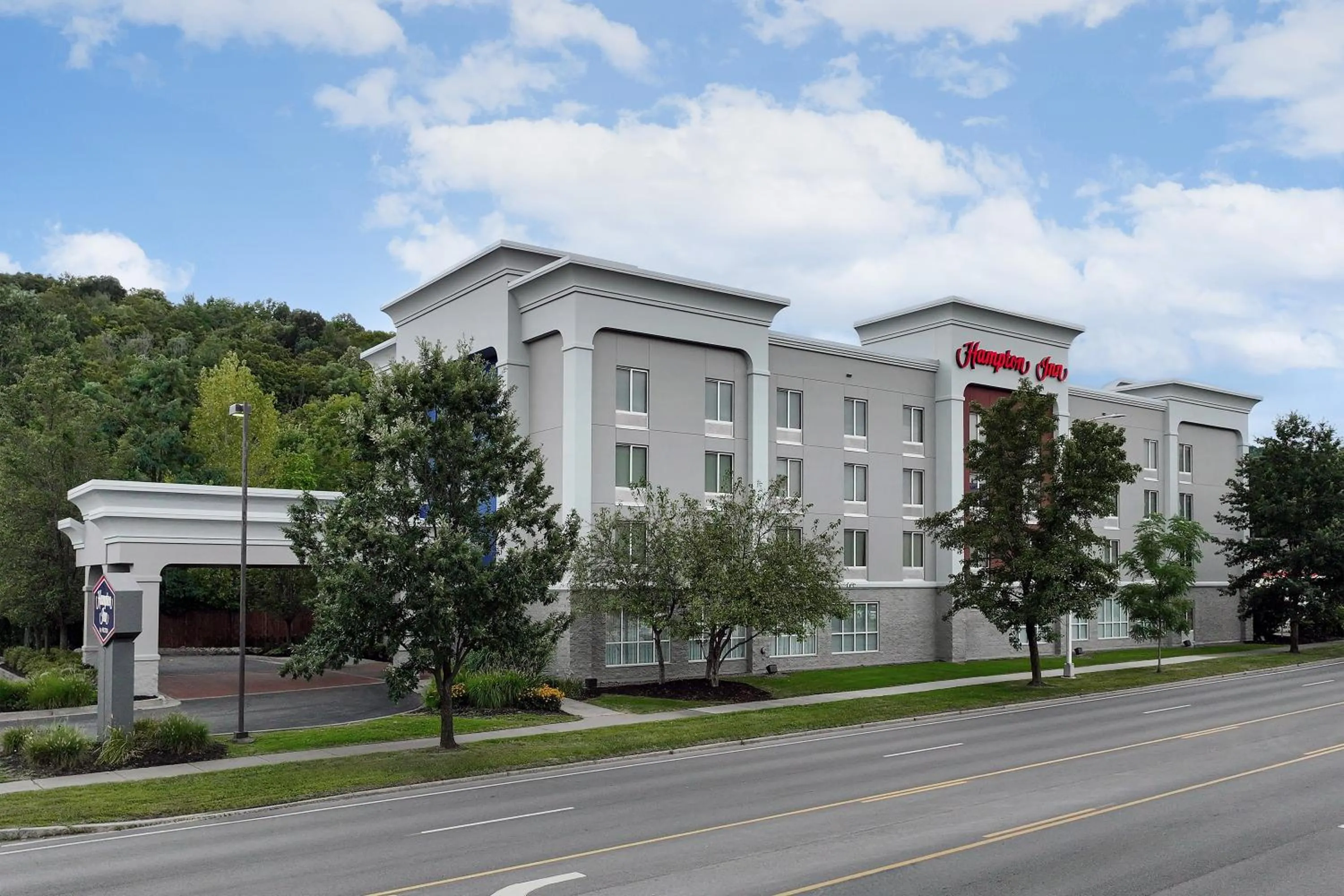 Property building in Hampton Inn Ithaca