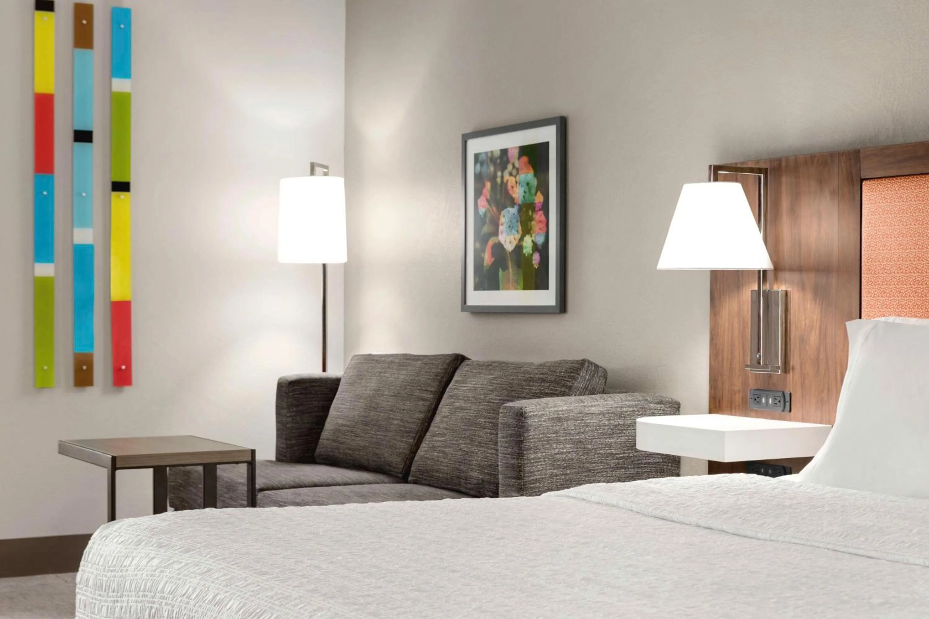 Living room, Bed in Hampton Inn Quakertown