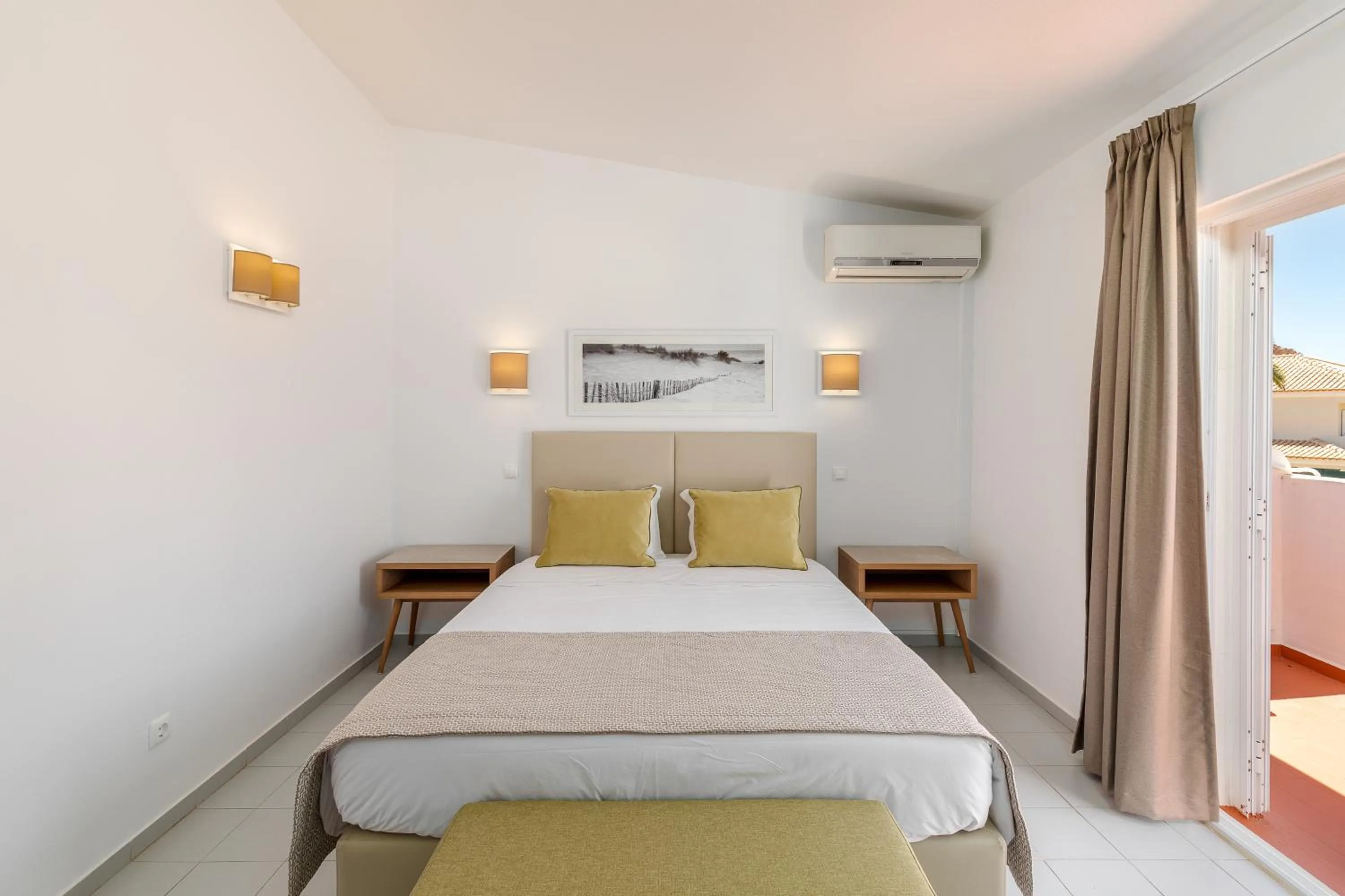 Bedroom, Bed in Moradias Villas Joinal