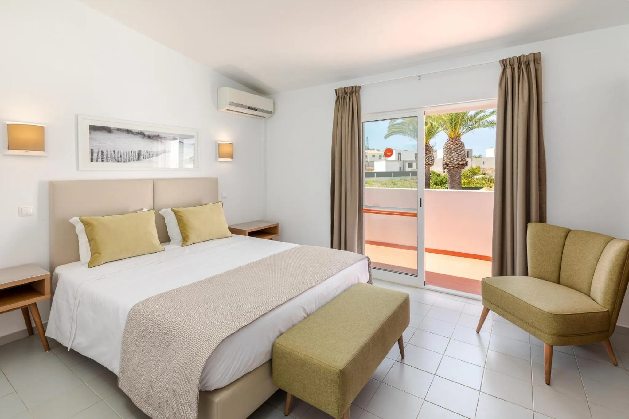 Bedroom, Bed in Moradias Villas Joinal