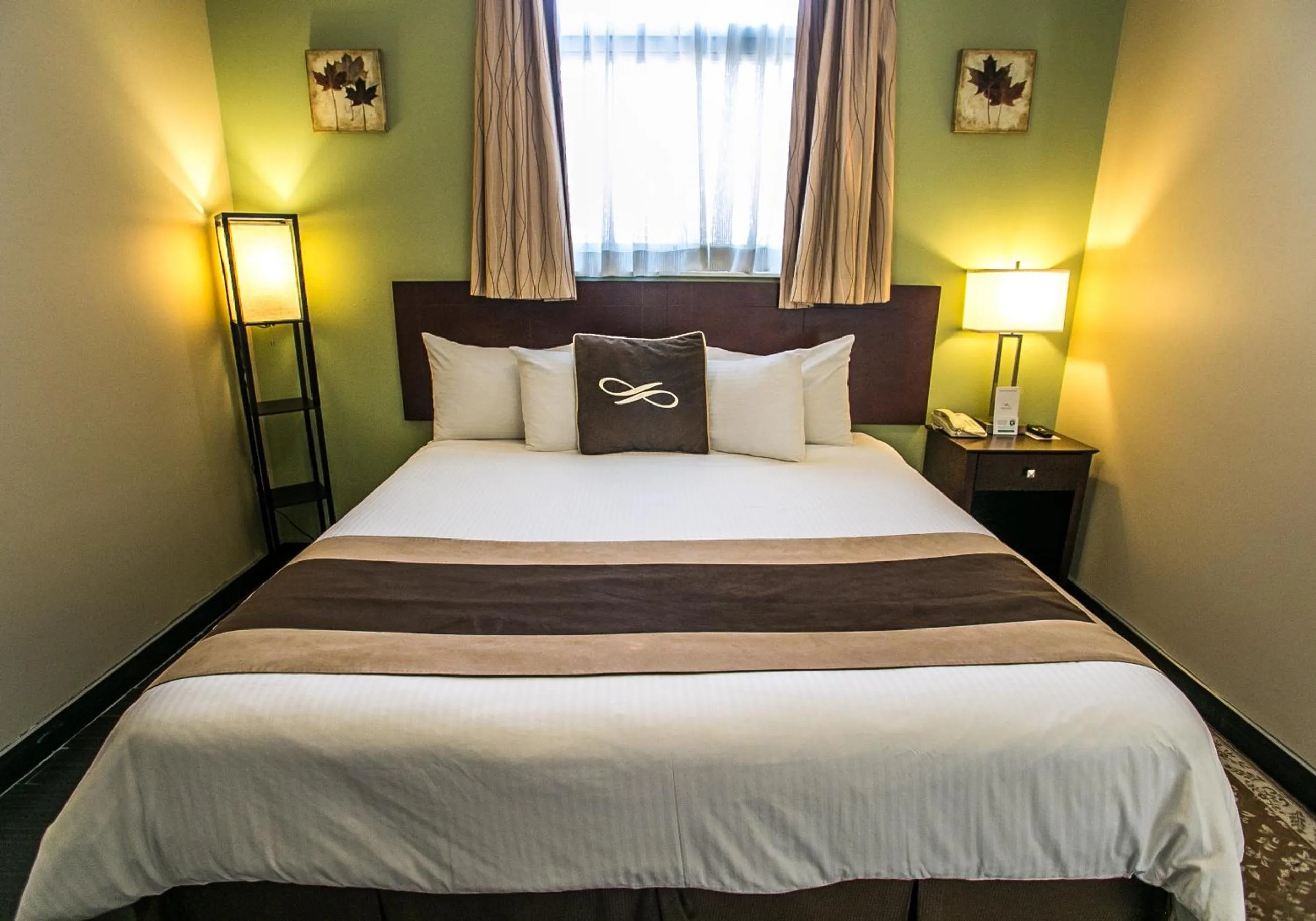 Bed in Pointe Plaza Hotel