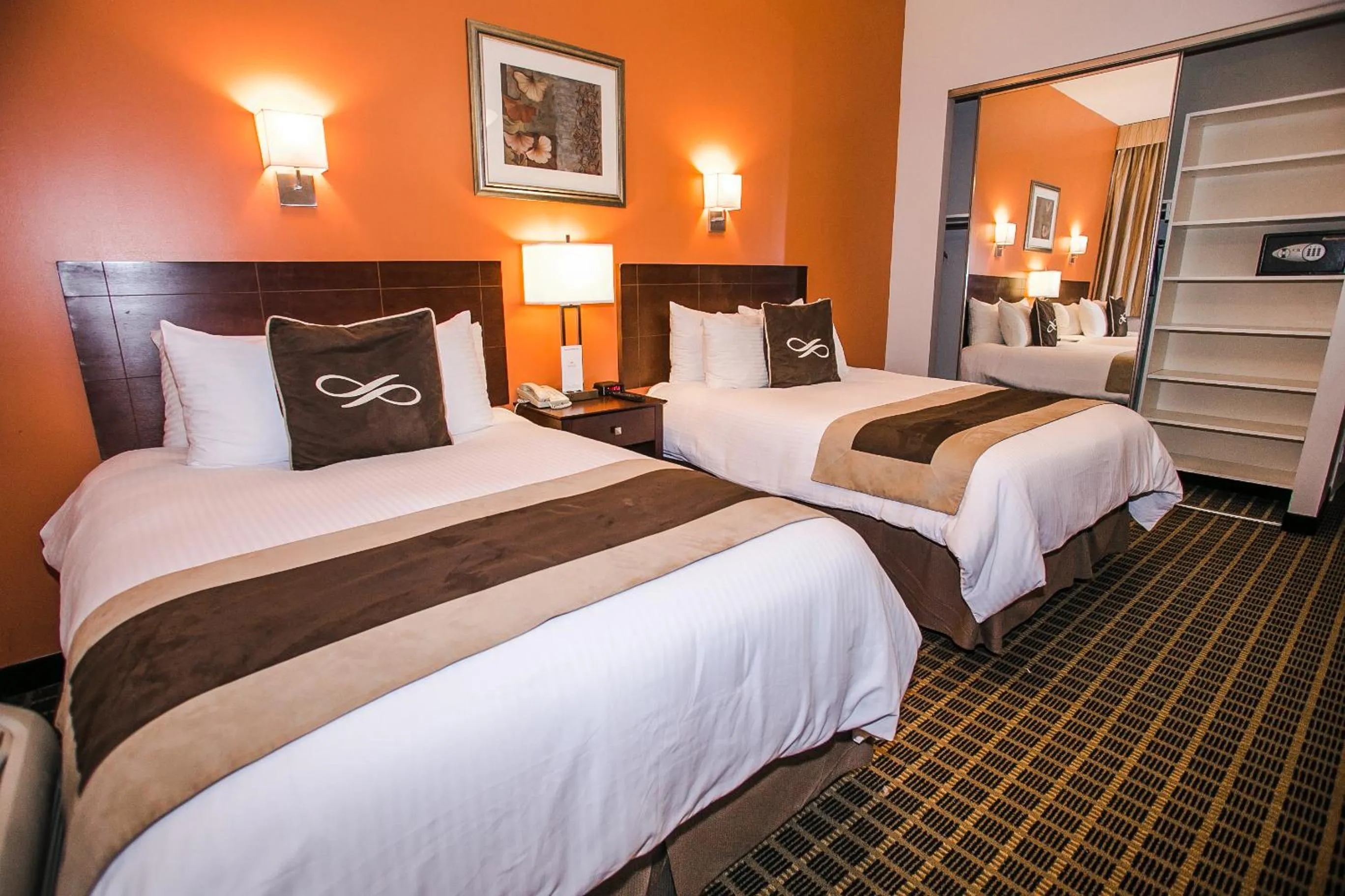 Bed in Pointe Plaza Hotel