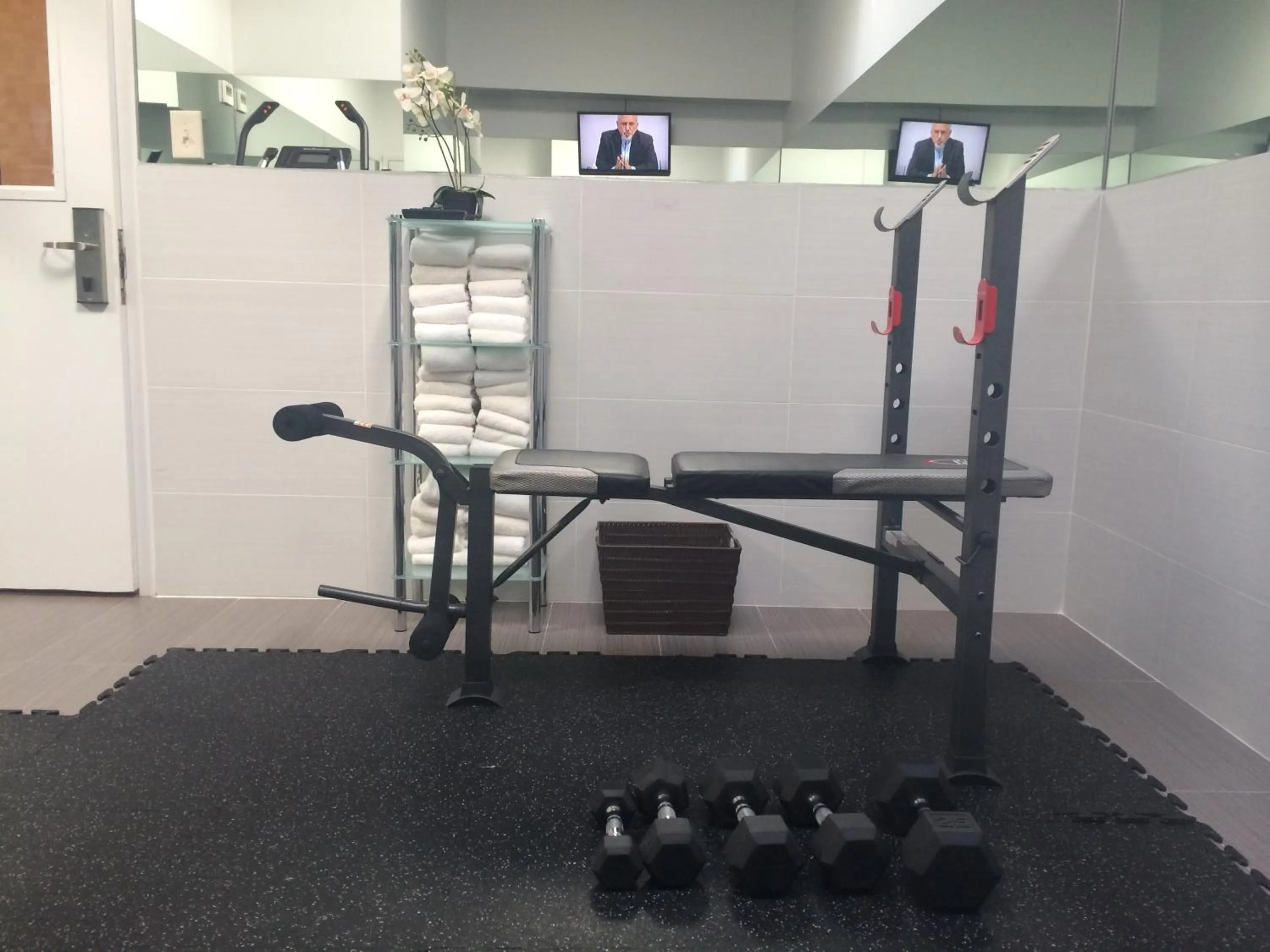 Fitness centre/facilities in Pointe Plaza Hotel