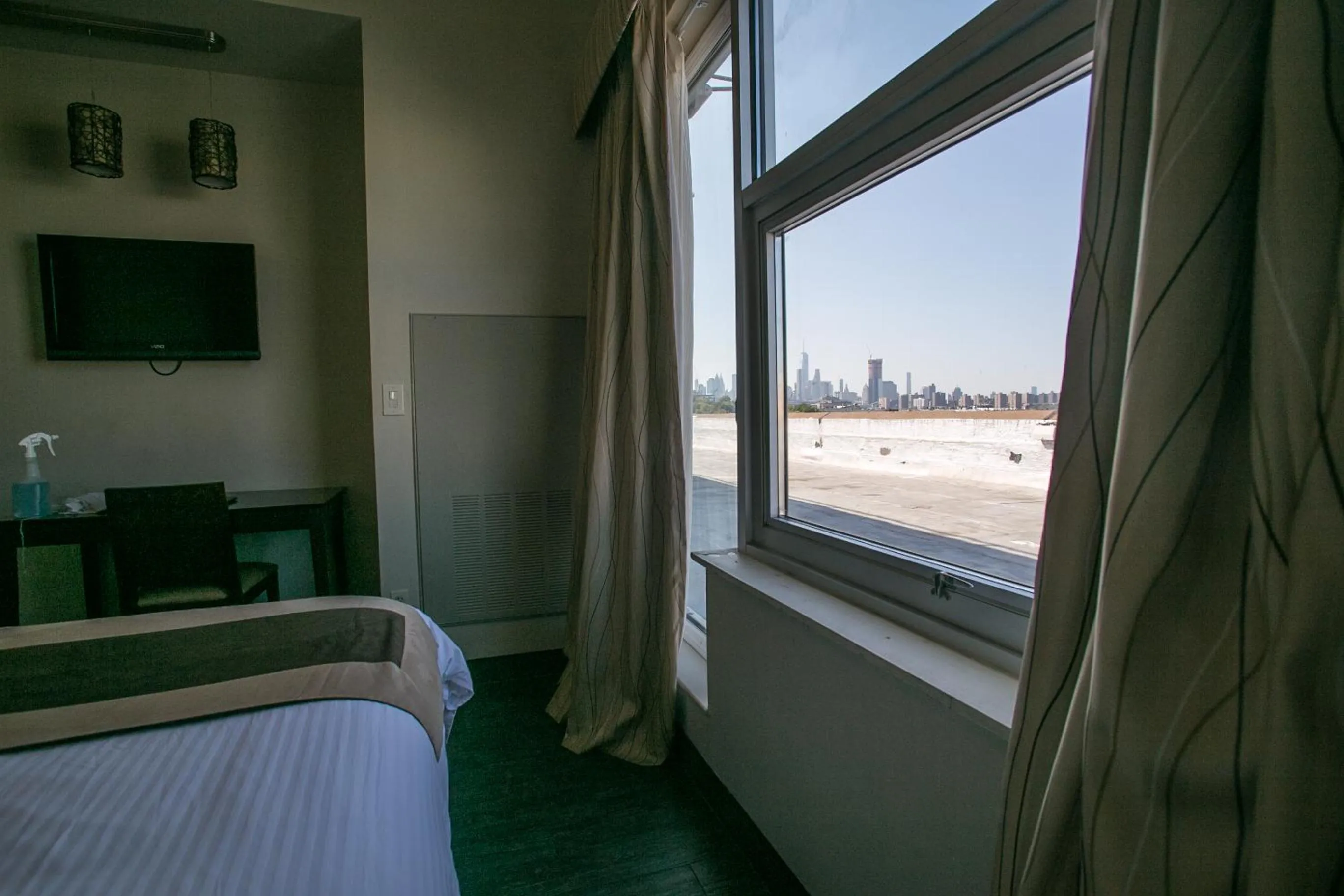 View (from property/room), Bed in Pointe Plaza Hotel