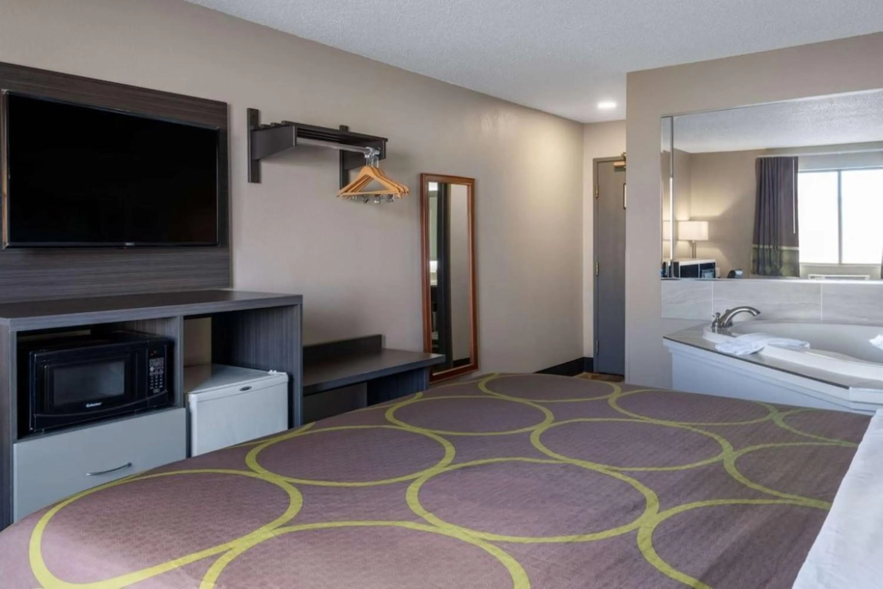 Bedroom, Bed in Super 8 by Wyndham Merrillville