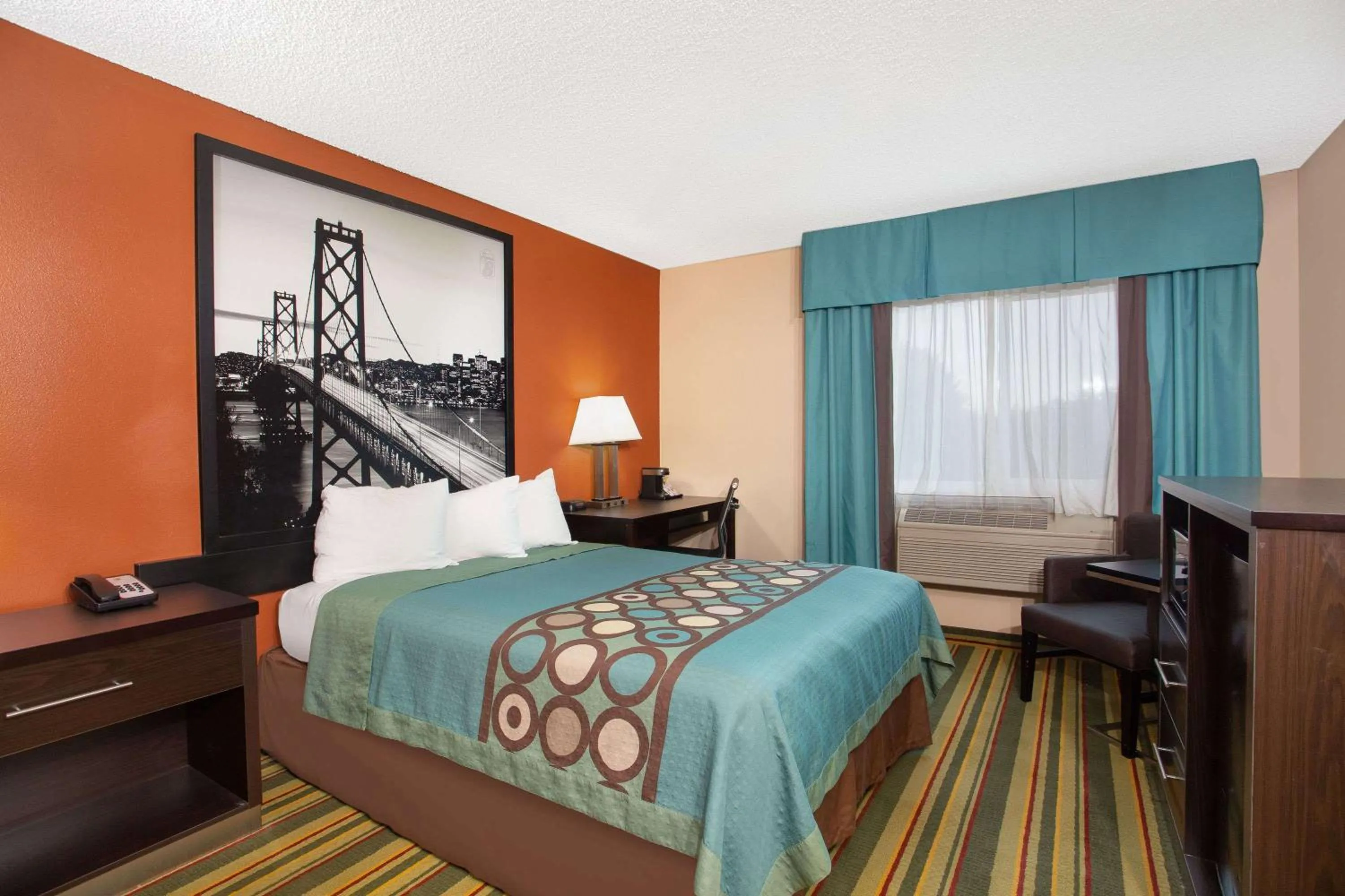 Photo of the whole room, Bed in Super 8 by Wyndham Chico