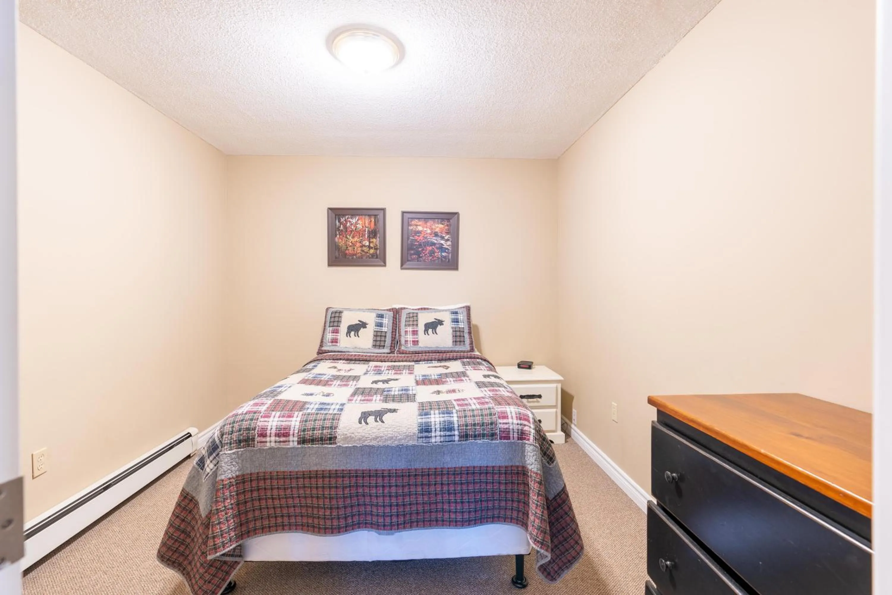 Bathroom, Bed in Blue Water Acres