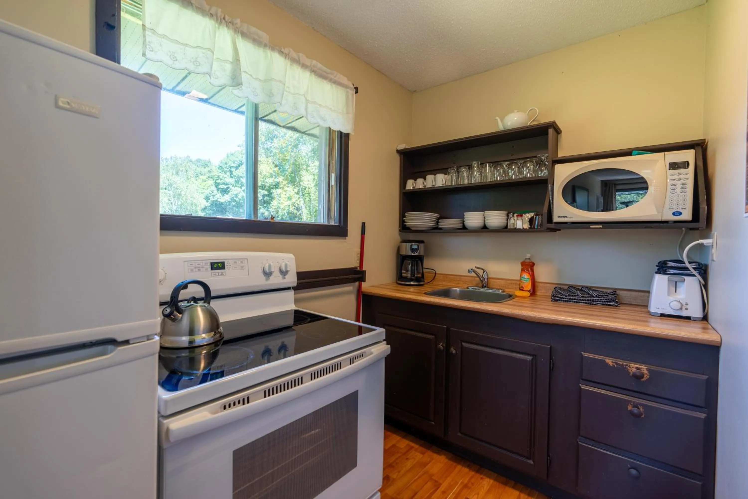 kitchen in Blue Water Acres
