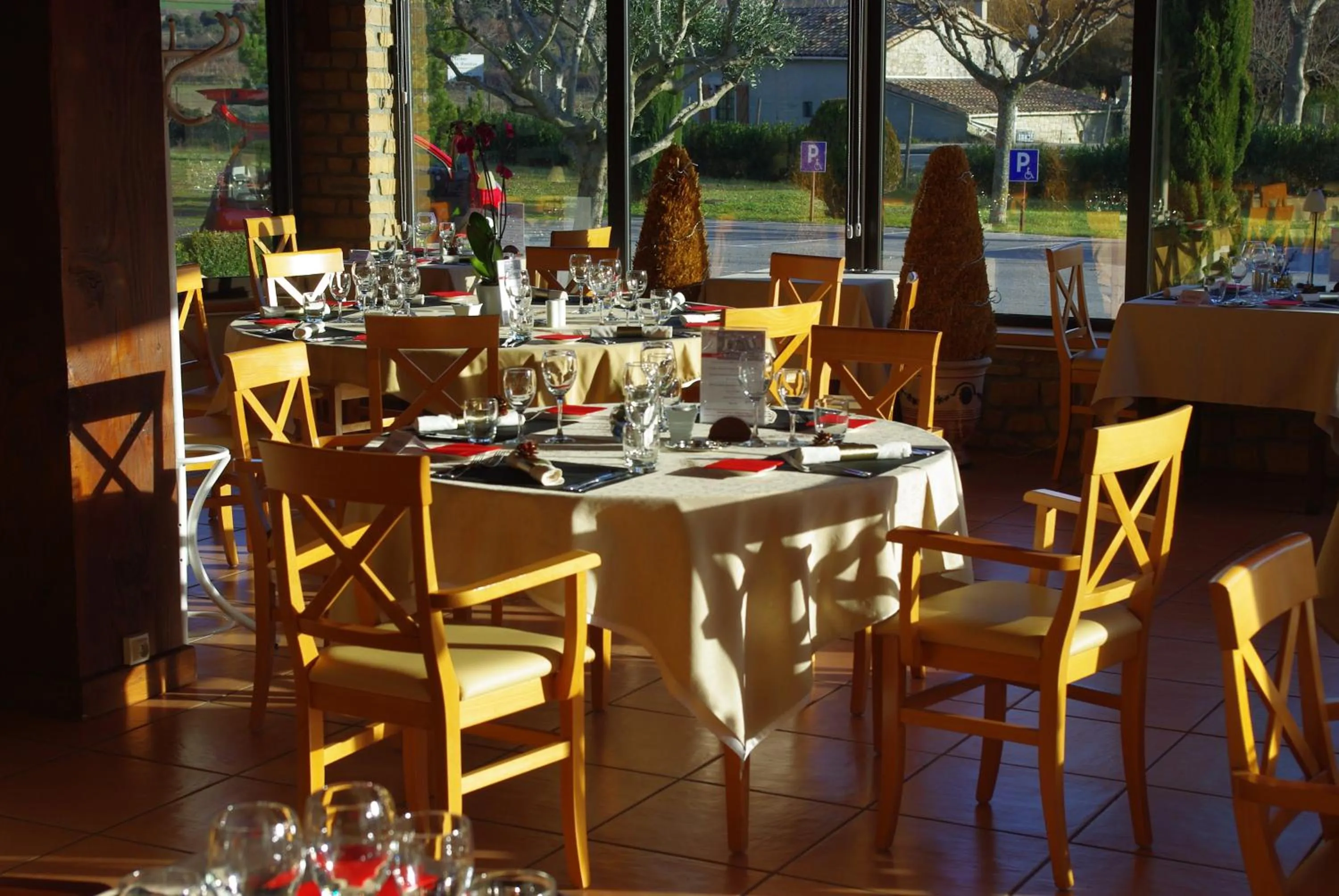 Restaurant/places to eat in Hôtel et Restaurant Logis Le Mas de Mon Père