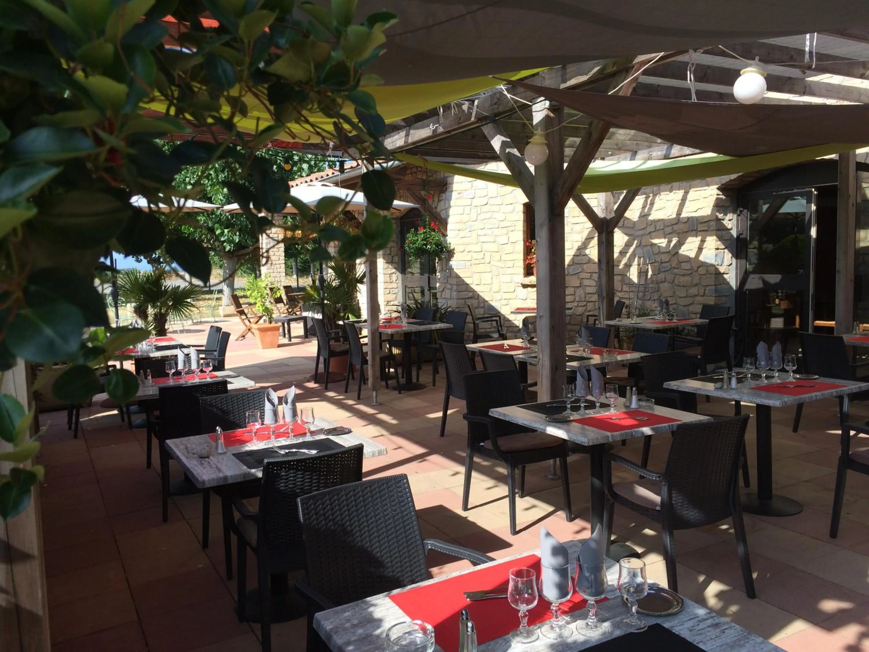 Restaurant/places to eat in Hôtel et Restaurant Logis Le Mas de Mon Père