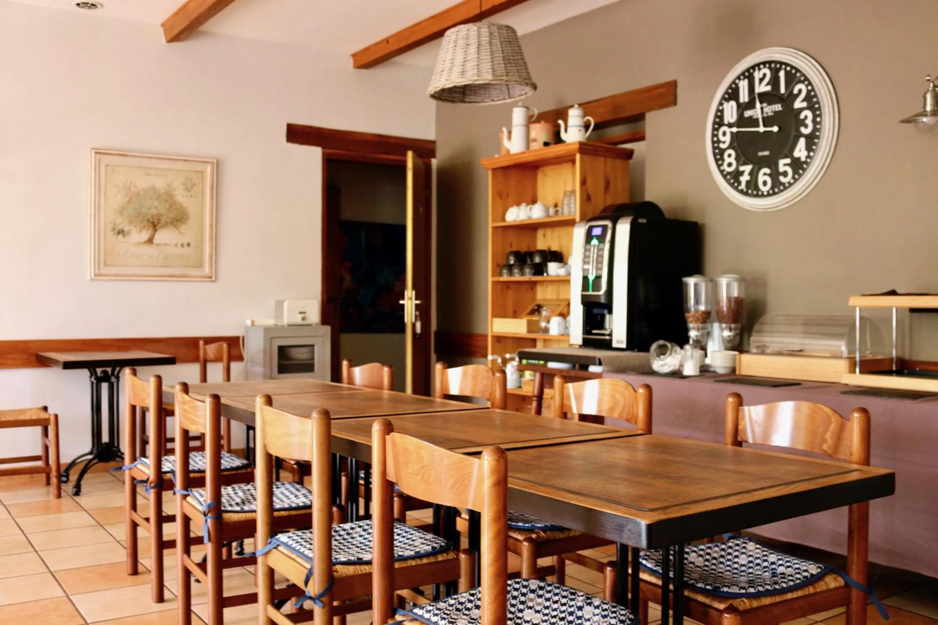 Breakfast in Hôtel et Restaurant Logis Le Mas de Mon Père