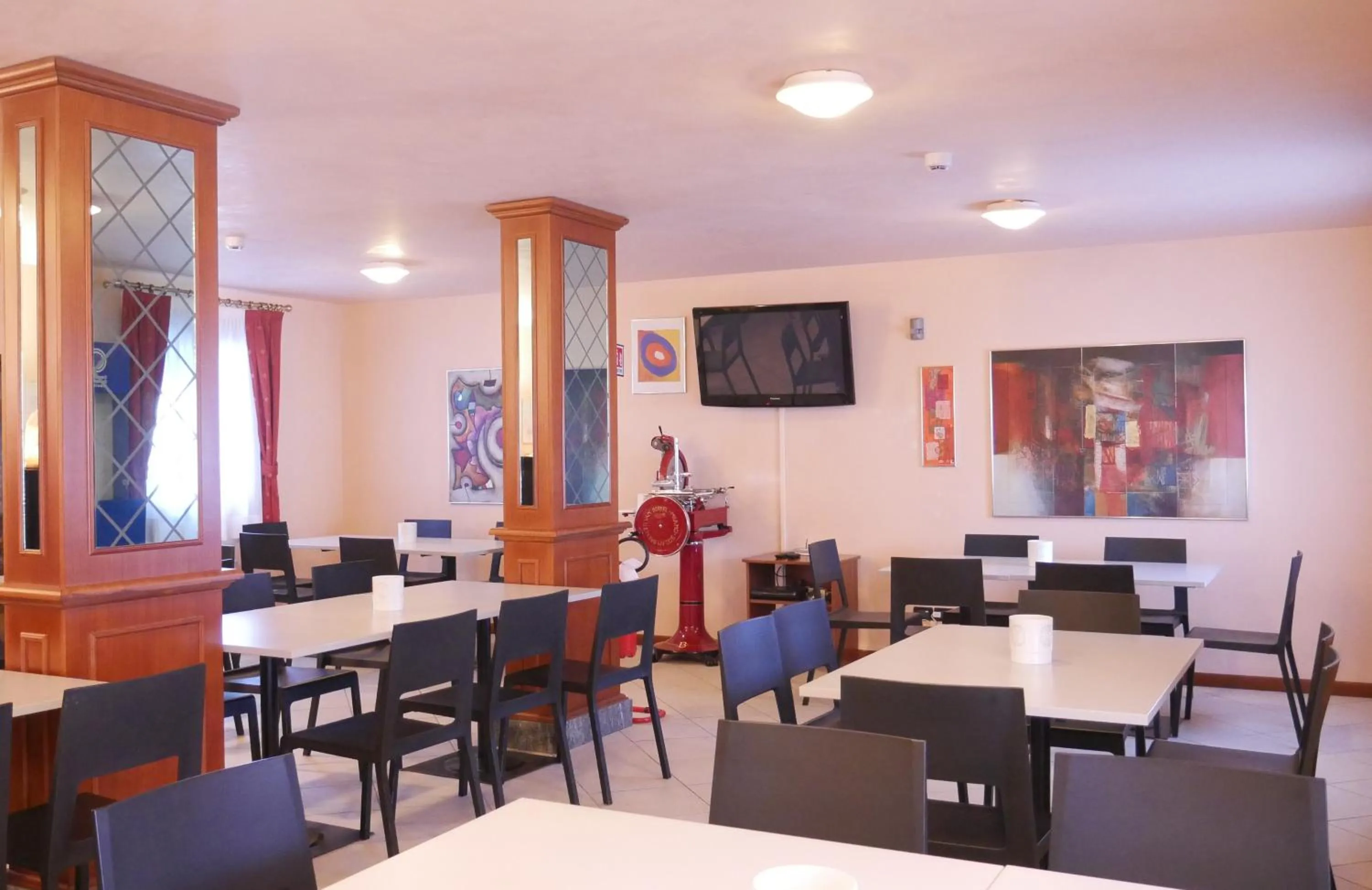 Lounge or bar in hotel Vajont